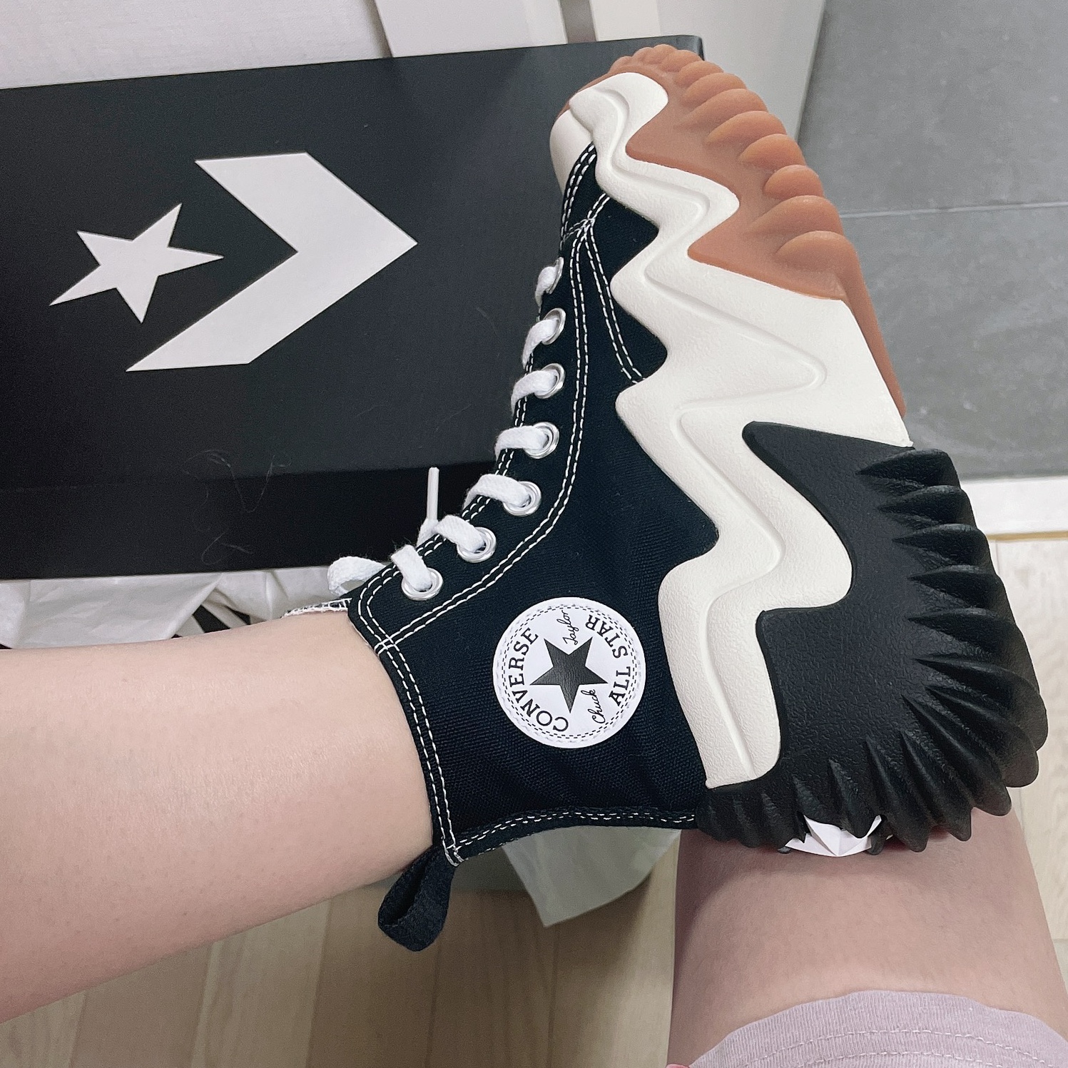 Converse Run Star Motion High Black 착용 스타일 - 2
