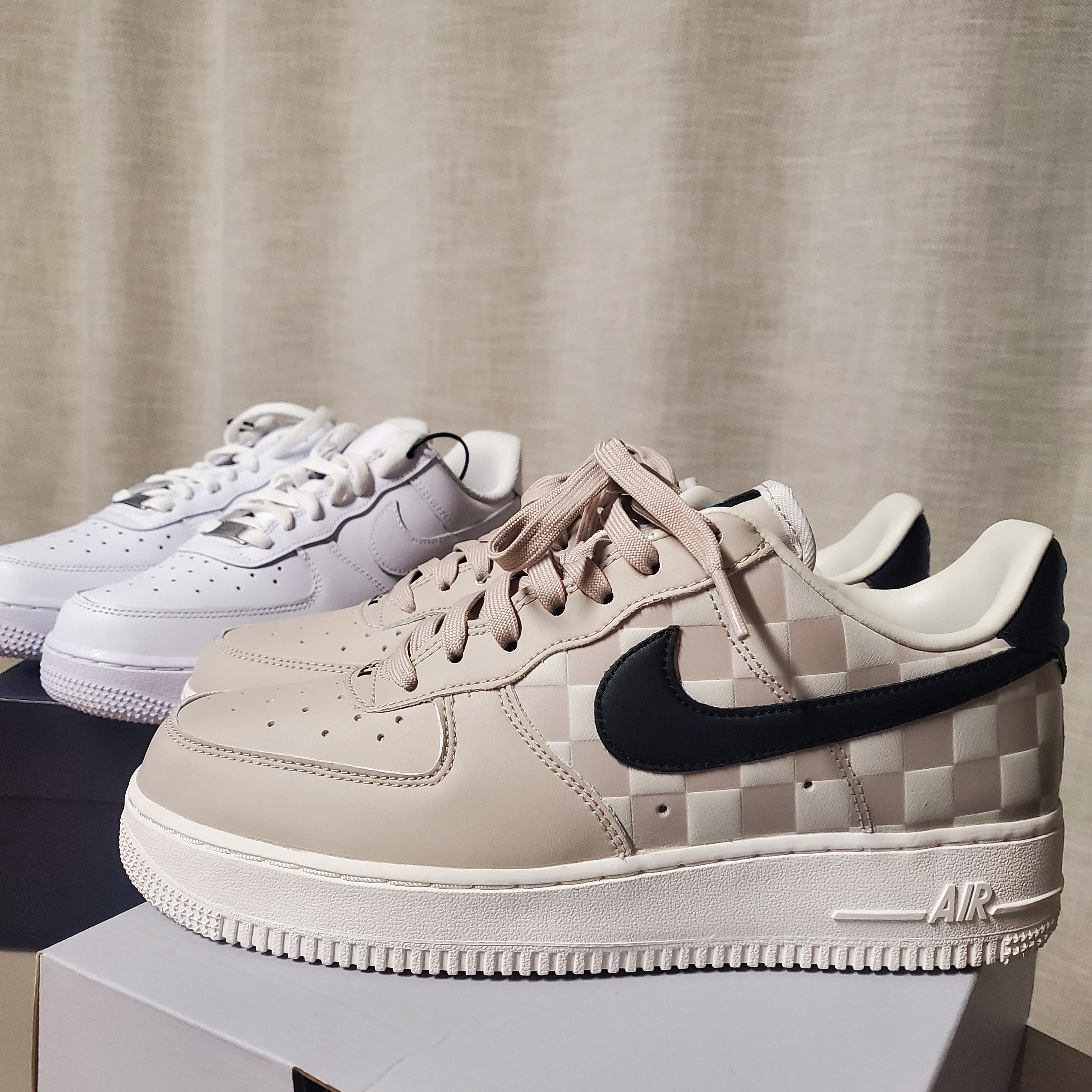 Nike Air Force 1 '07 QS LBJ, (W) Nike Air Force 1 '07 Low White 착용 스타일