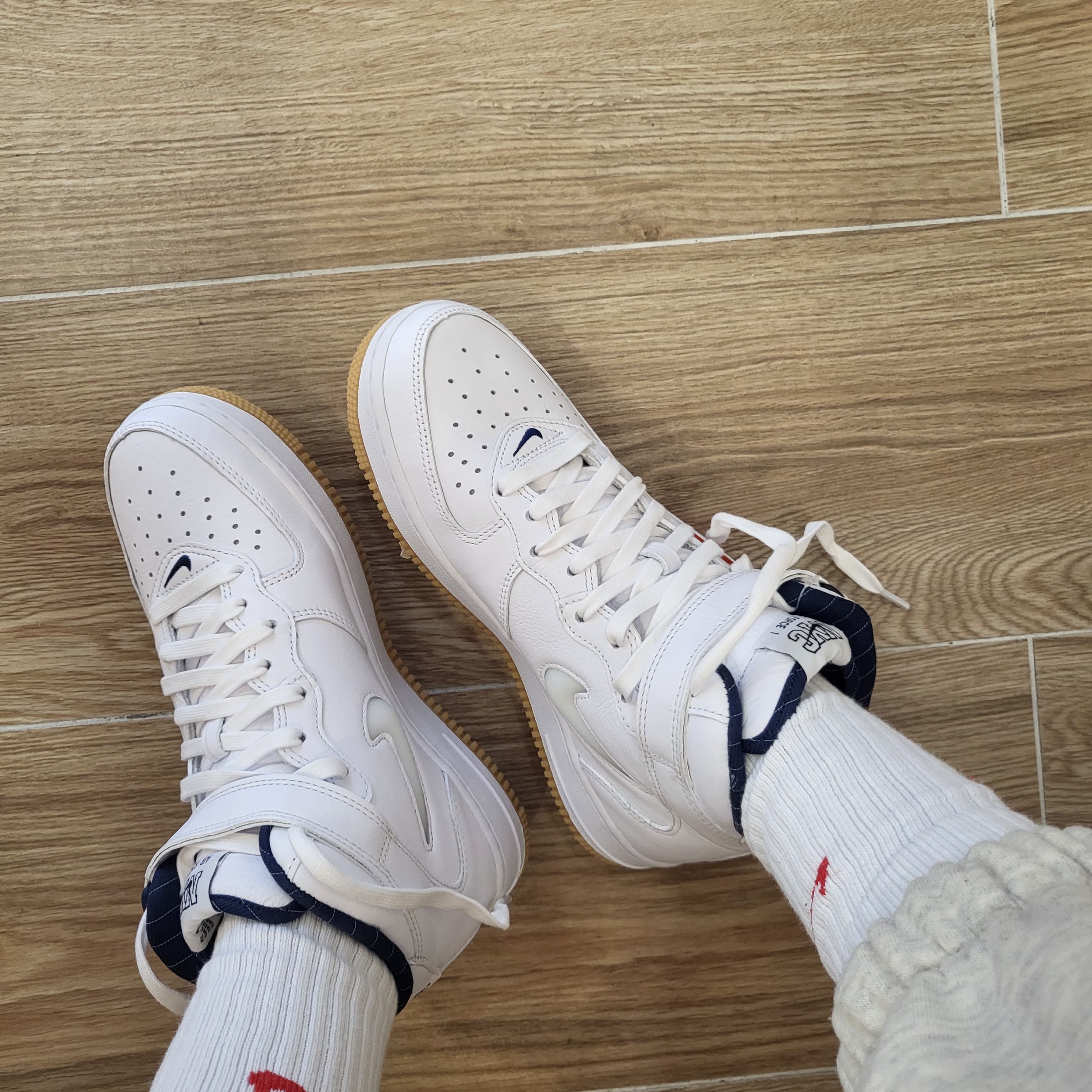 Nike Air Force 1 Mid QS NYC White Midnight Navy 착용 스타일