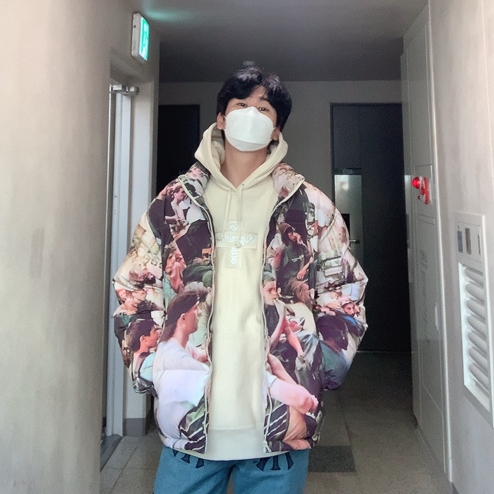 Supreme Lafayette Reflective Down Jacket Multicolor - 21FW, Supreme Cross Box Logo Hooded Sweatshirt Natural - 20FW 착용 스타일 - 2