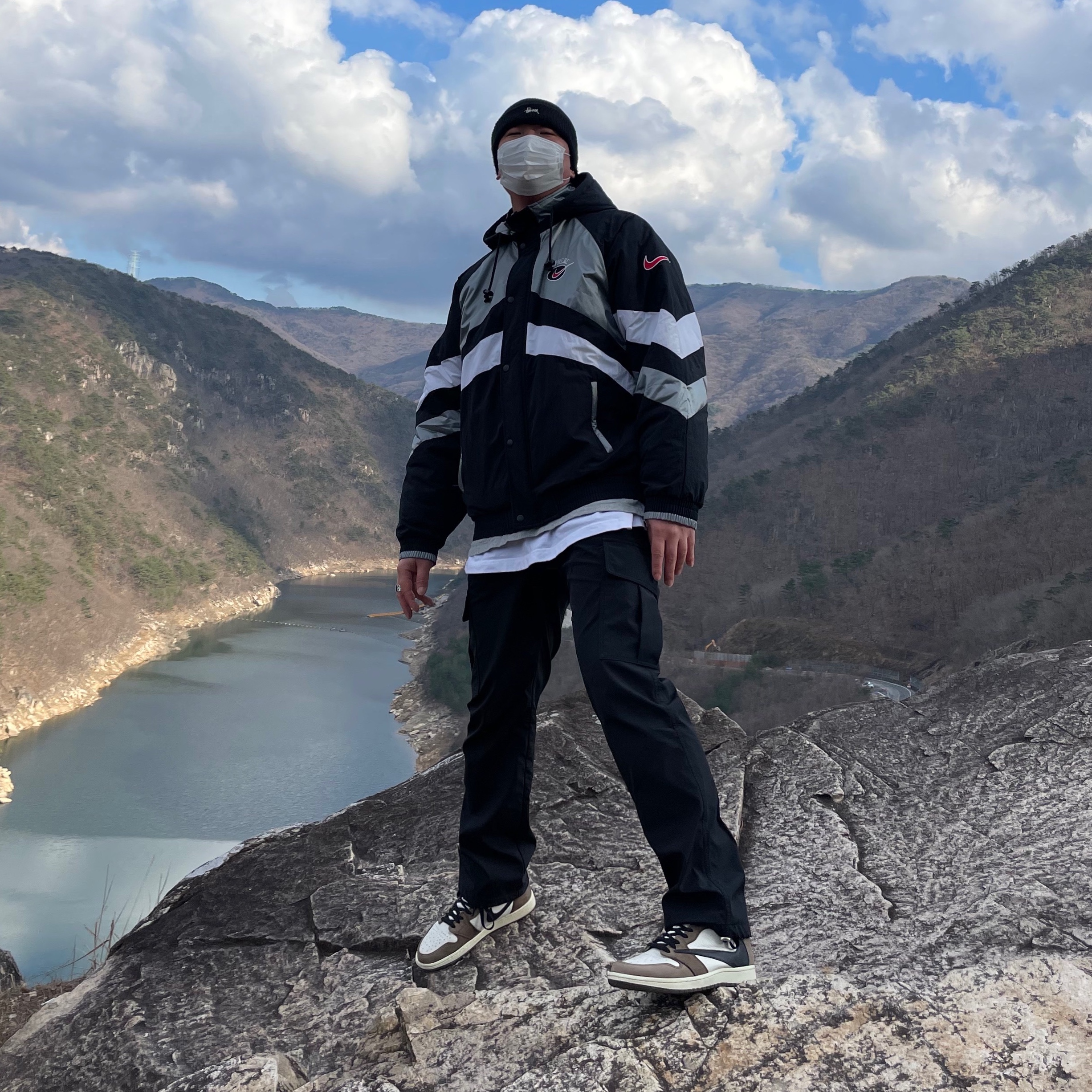 Supreme x Nike Hooded Sport Jacket Silver - 19SS, Jordan 1 x Travis Scott Retro High OG SP Mocha 착용 스타일 - 1