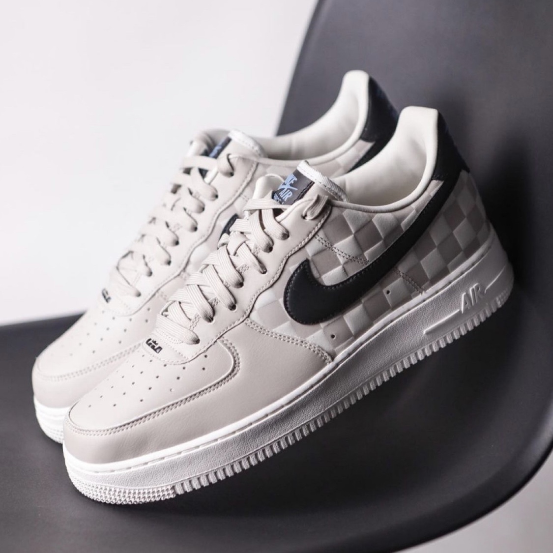 Nike Air Force 1 '07 QS LBJ 착용 스타일 - 2