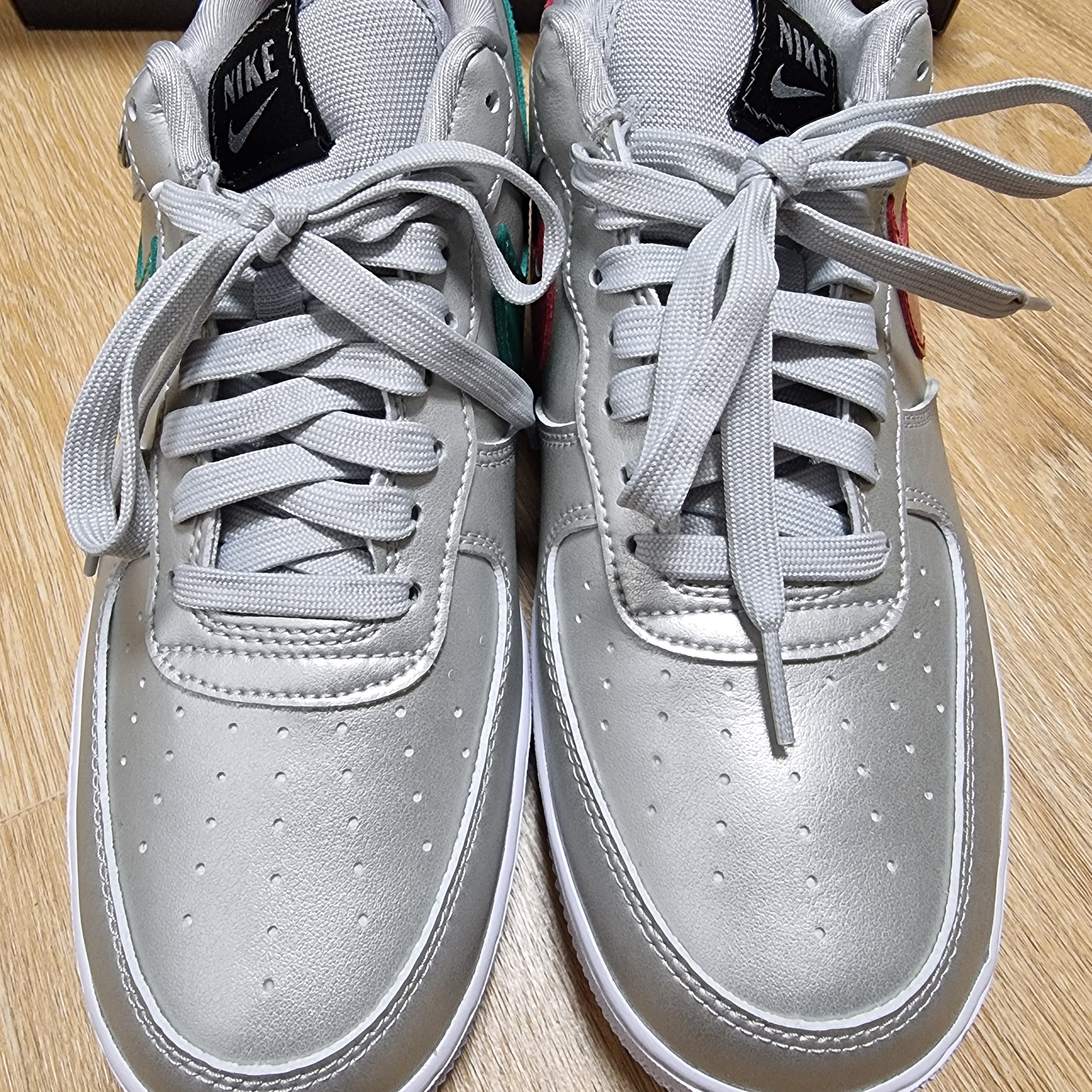 Nike Air Force 1 '07 LV8 Lucha Libre 착용 스타일 - 2