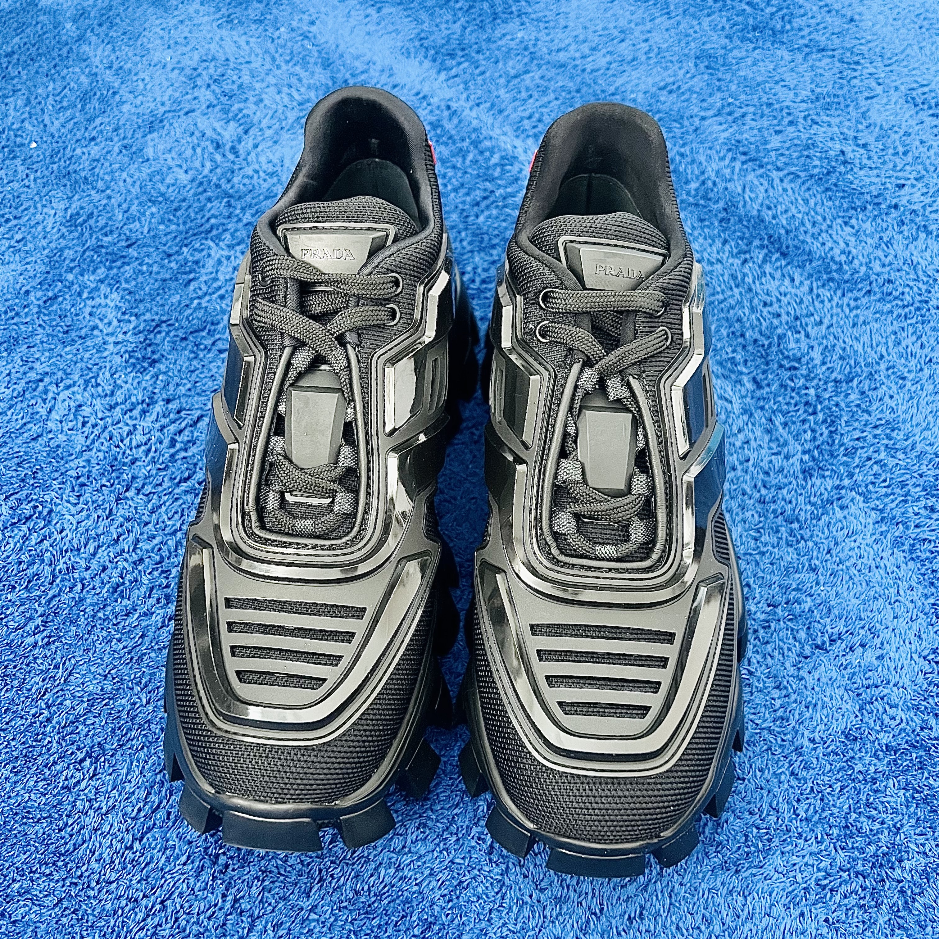 Prada Cloudbust Thunder Technical Fabric Sneakers Black 착용 스타일 - 2
