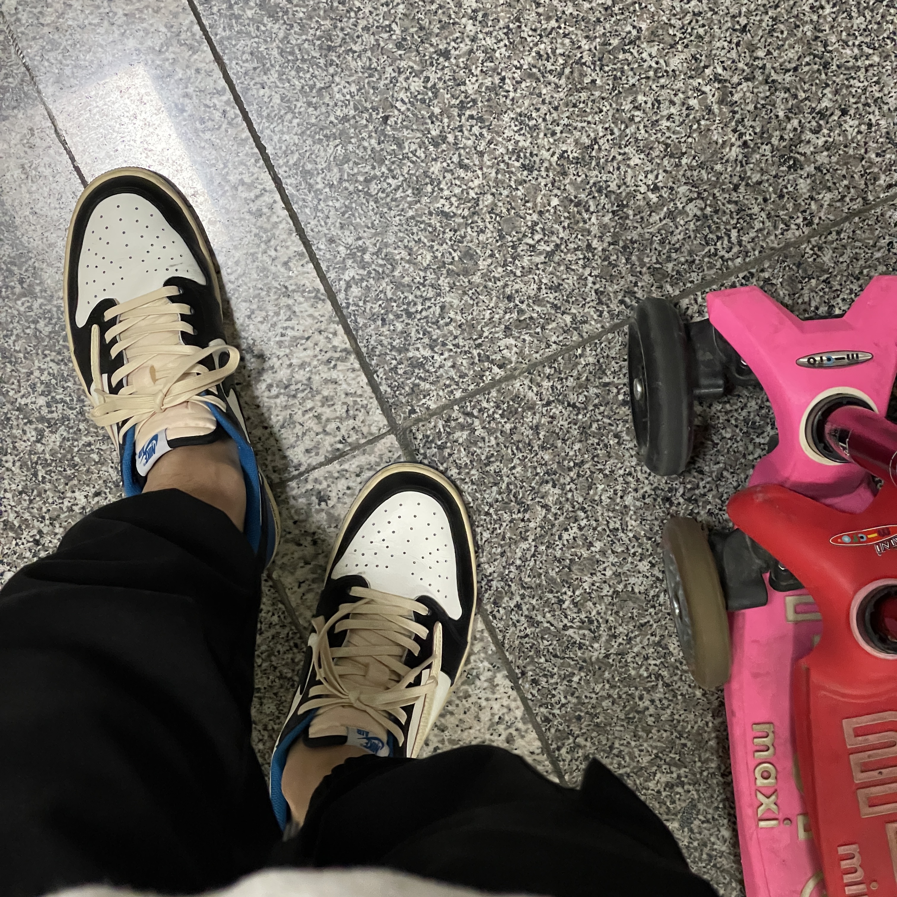 Jordan 1 x Travis Scott x Fragment Retro Low OG SP Military Blue 착용 스타일