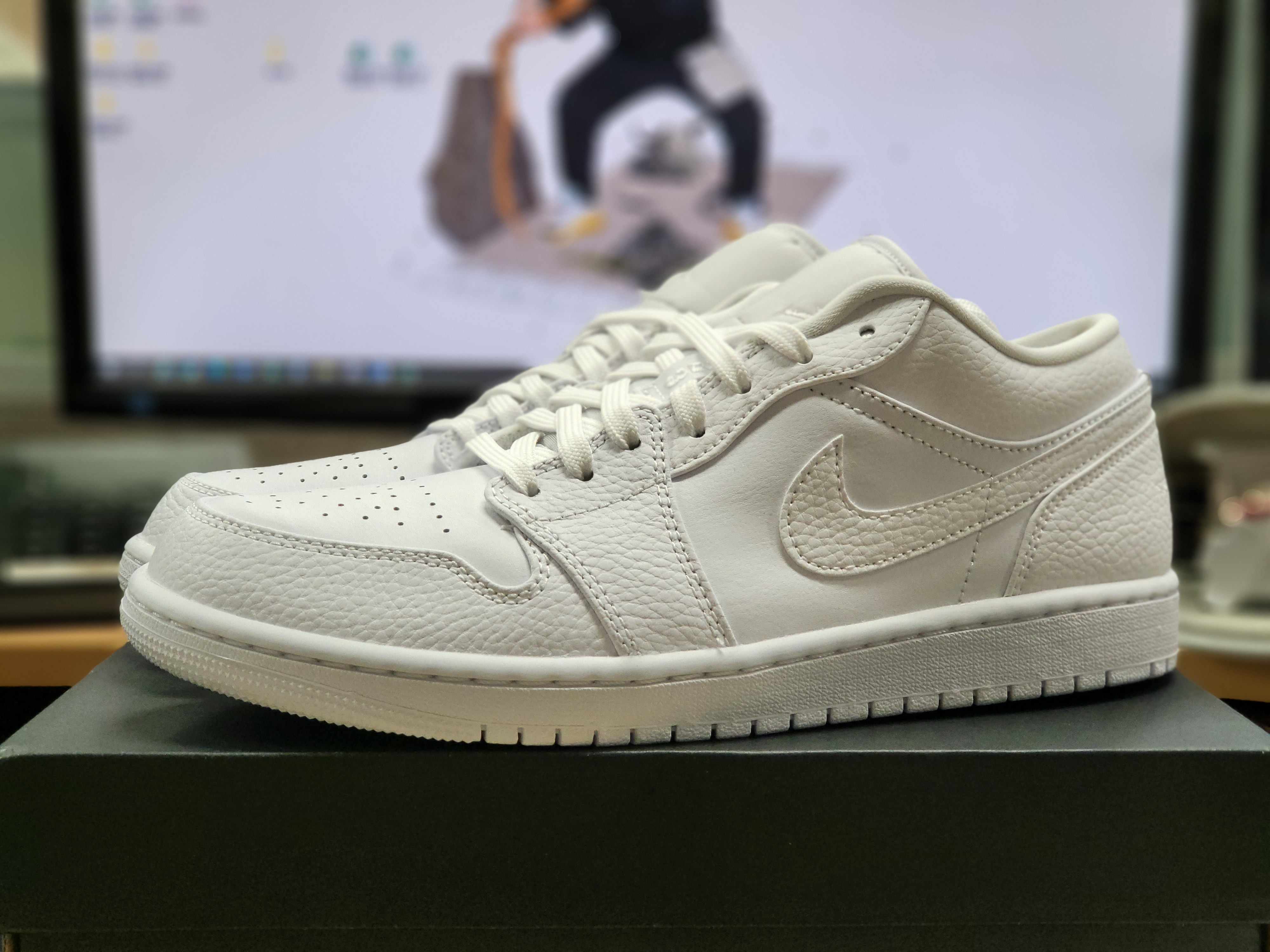 Jordan 1 Low Triple White Tumbled Leather 2020 착용 스타일