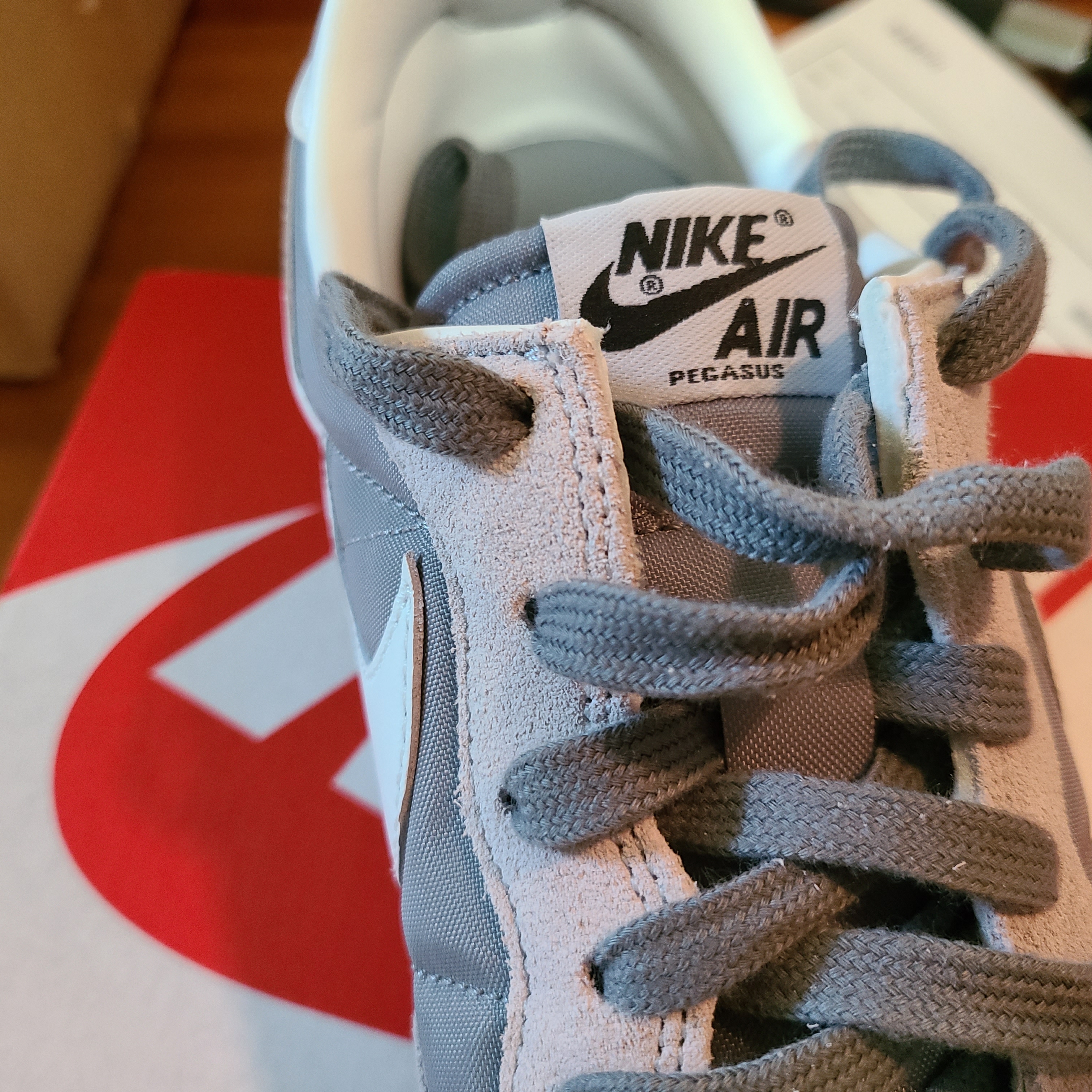 Nike Air Pegasus 83 PRM Grey Fog 착용 스타일 - 3