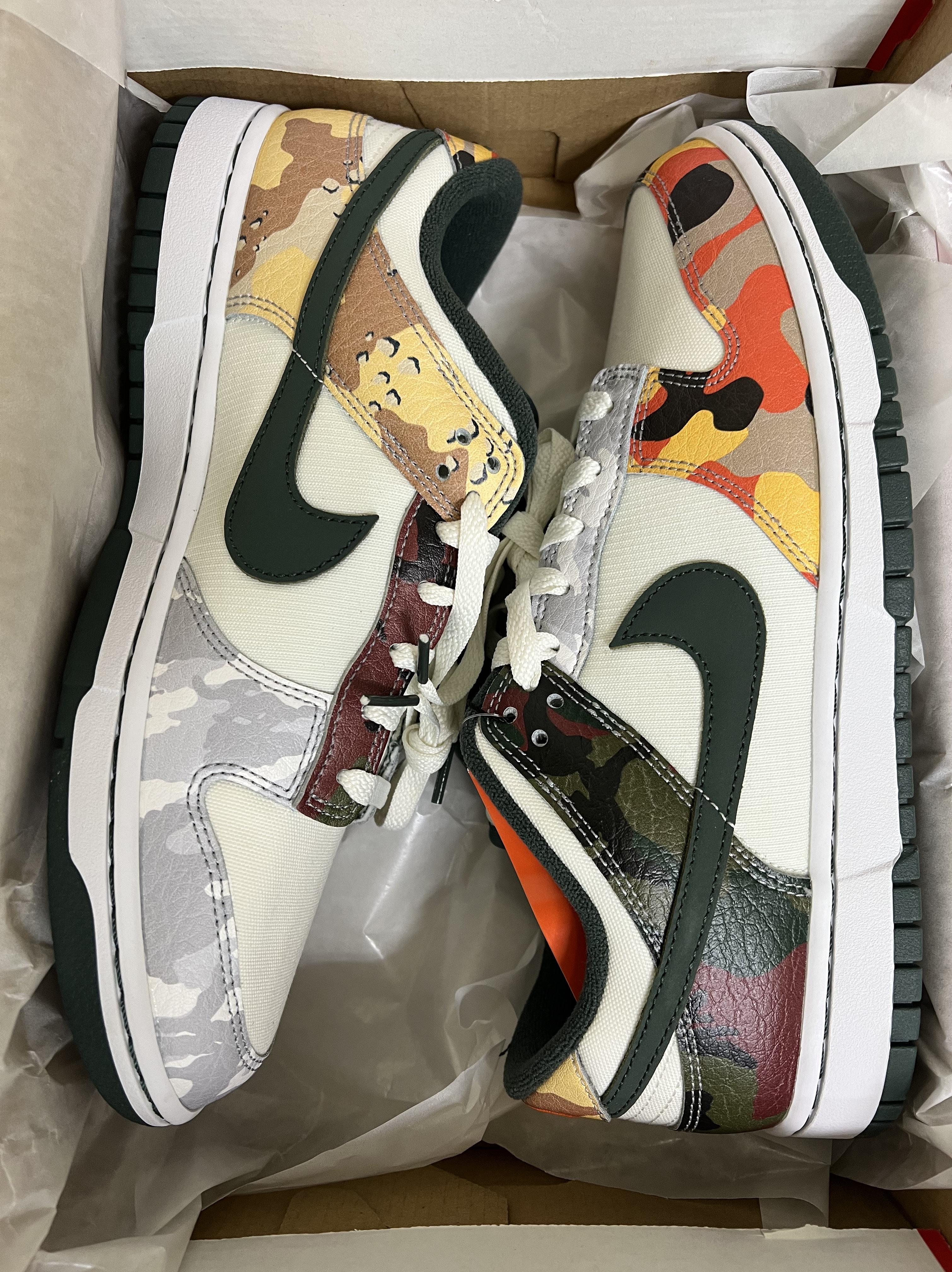 Nike Dunk Low SE Sail Multi Camo 착용 스타일 - 2