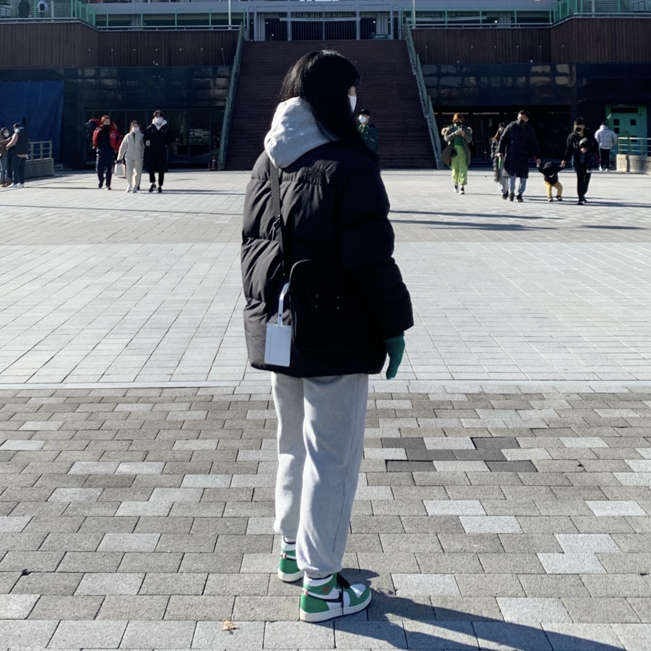 (W) Jordan 1 Retro High OG Lucky Green 착용 스타일 - 1