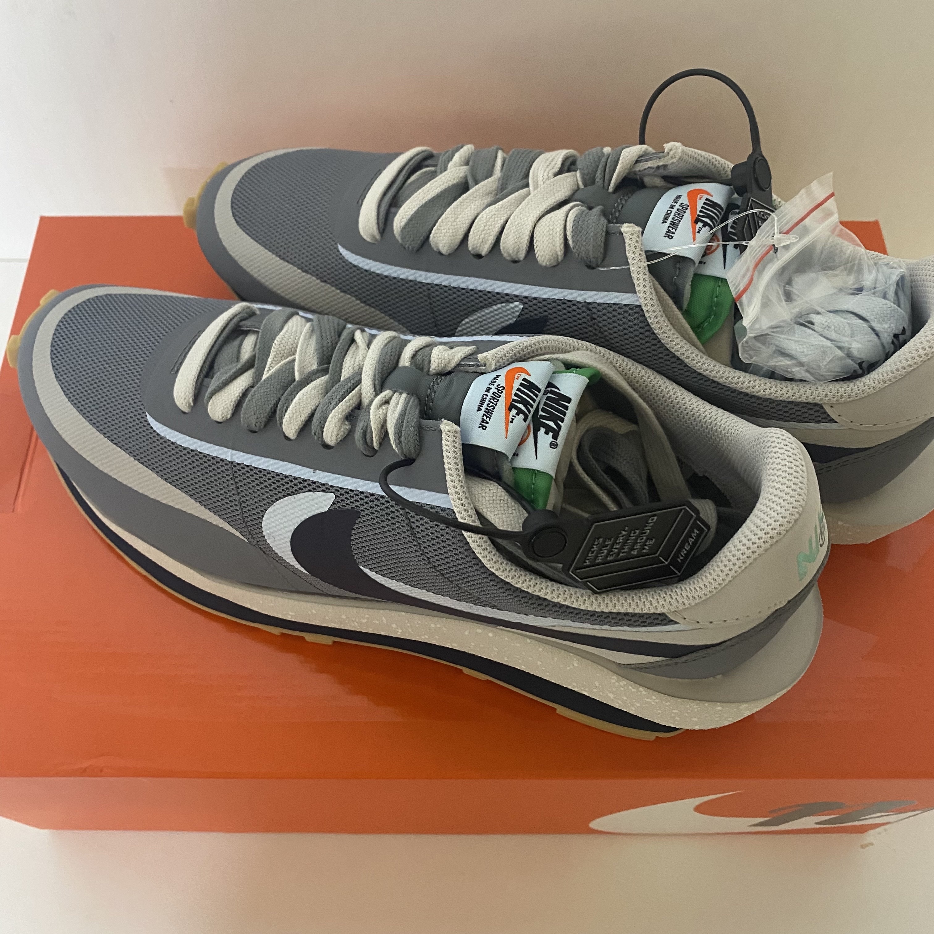 Nike x Sacai x Clot LDWaffle Cool Grey 착용 스타일 - 2