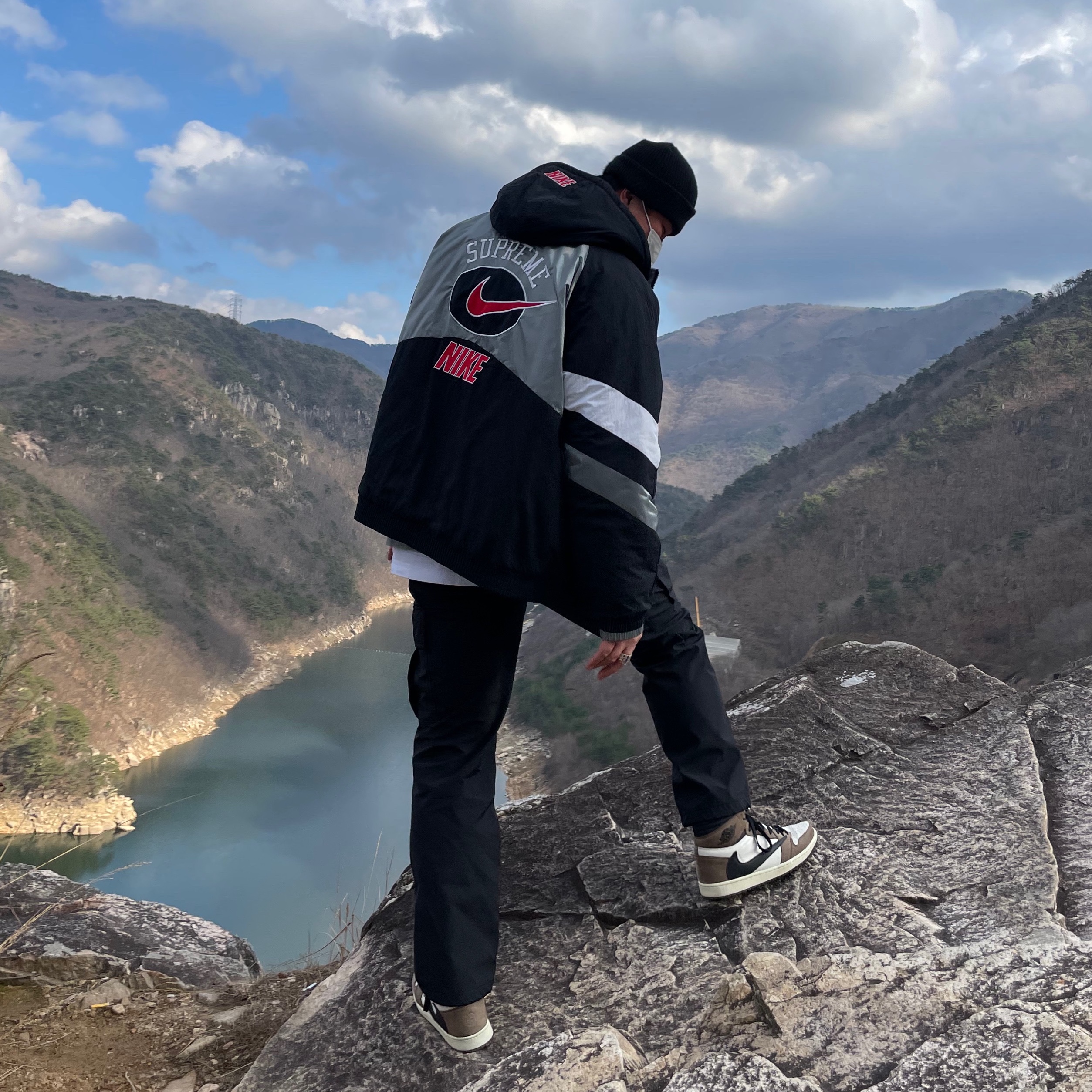 Supreme x Nike Hooded Sport Jacket Silver - 19SS, Jordan 1 x Travis Scott Retro High OG SP Mocha 착용 스타일 - 2