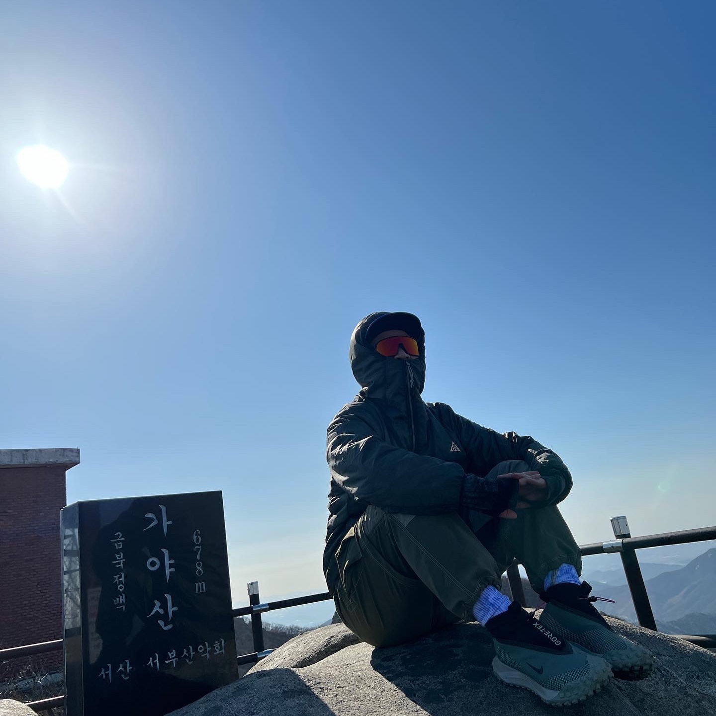 Nike ACG Mountain Fly Gore-Tex Clay Green, Nike ACG Smith Summit Cargo Pants Medium Olive - Asia 착용 스타일 - 1