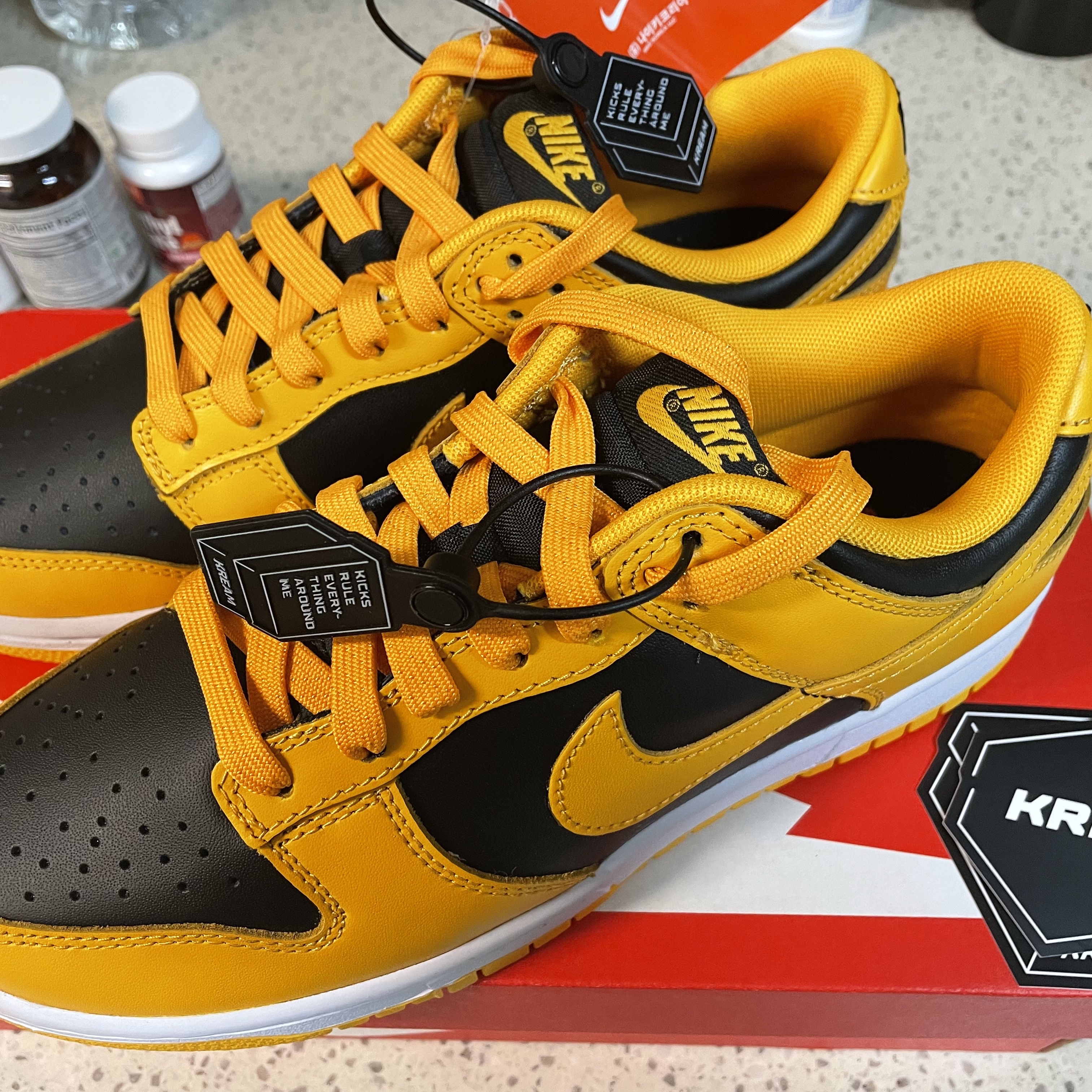 Nike Dunk Low Retro Championship Goldenrod 착용 스타일