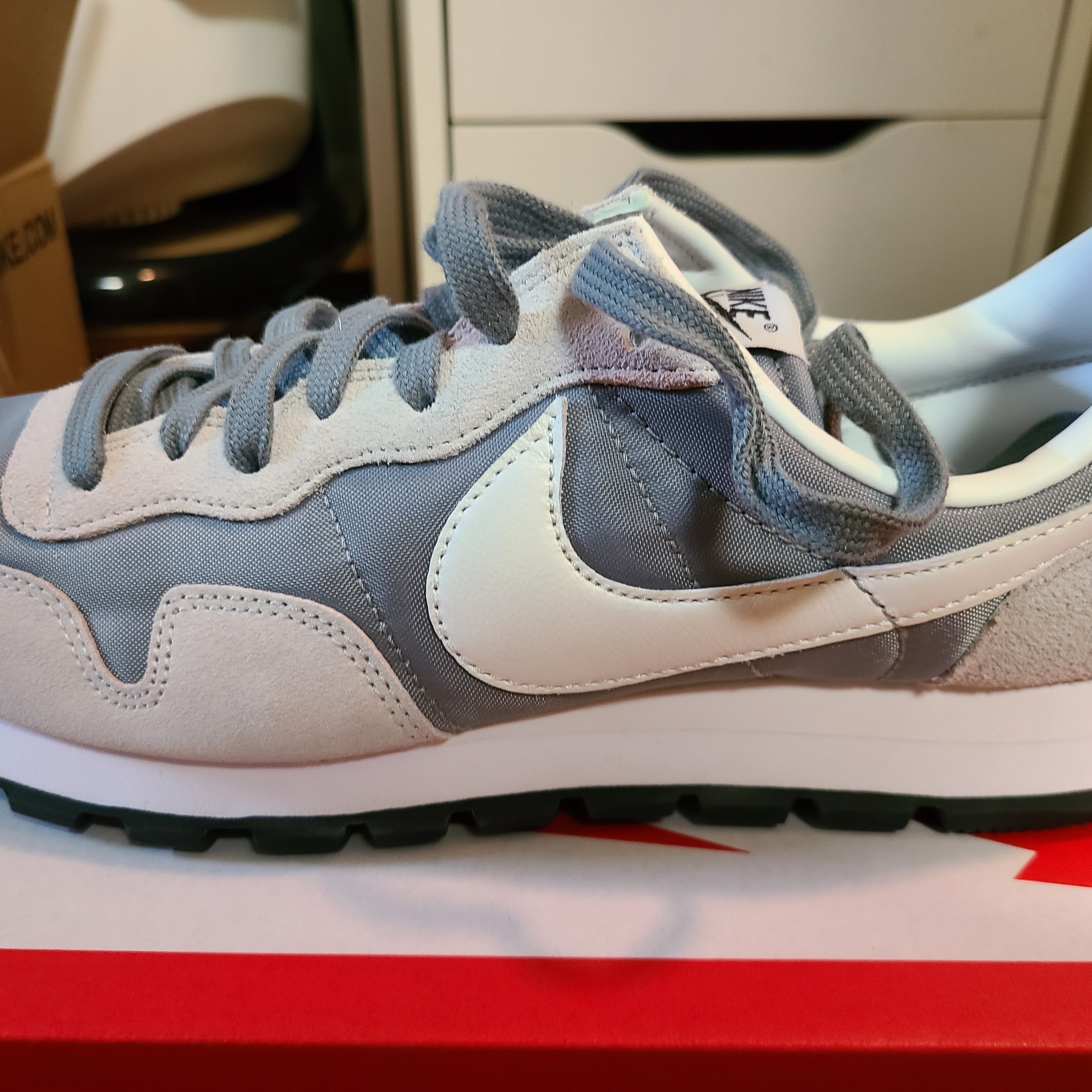 Nike Air Pegasus 83 PRM Grey Fog 착용 스타일 - 1