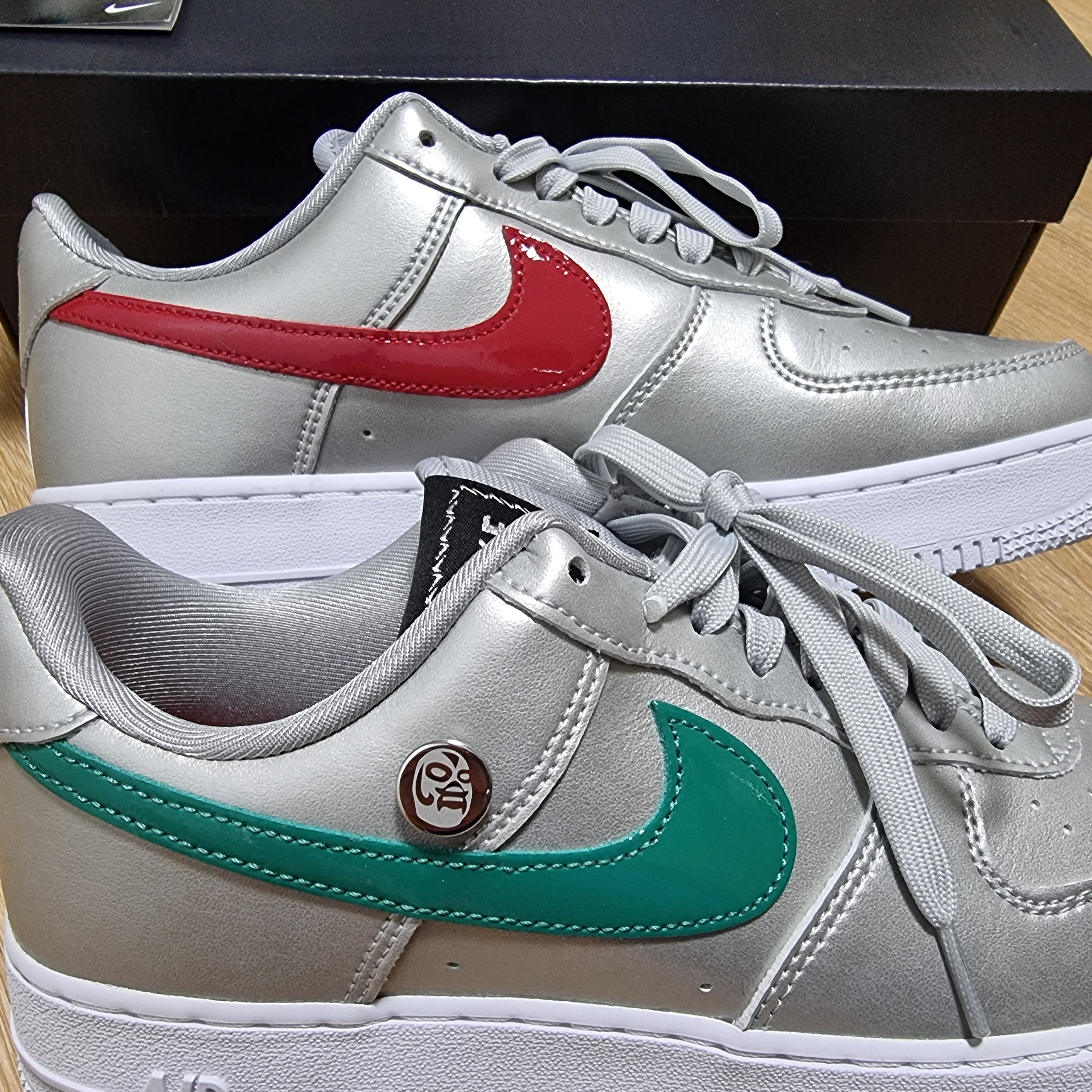 Nike Air Force 1 '07 LV8 Lucha Libre 착용 스타일 - 4