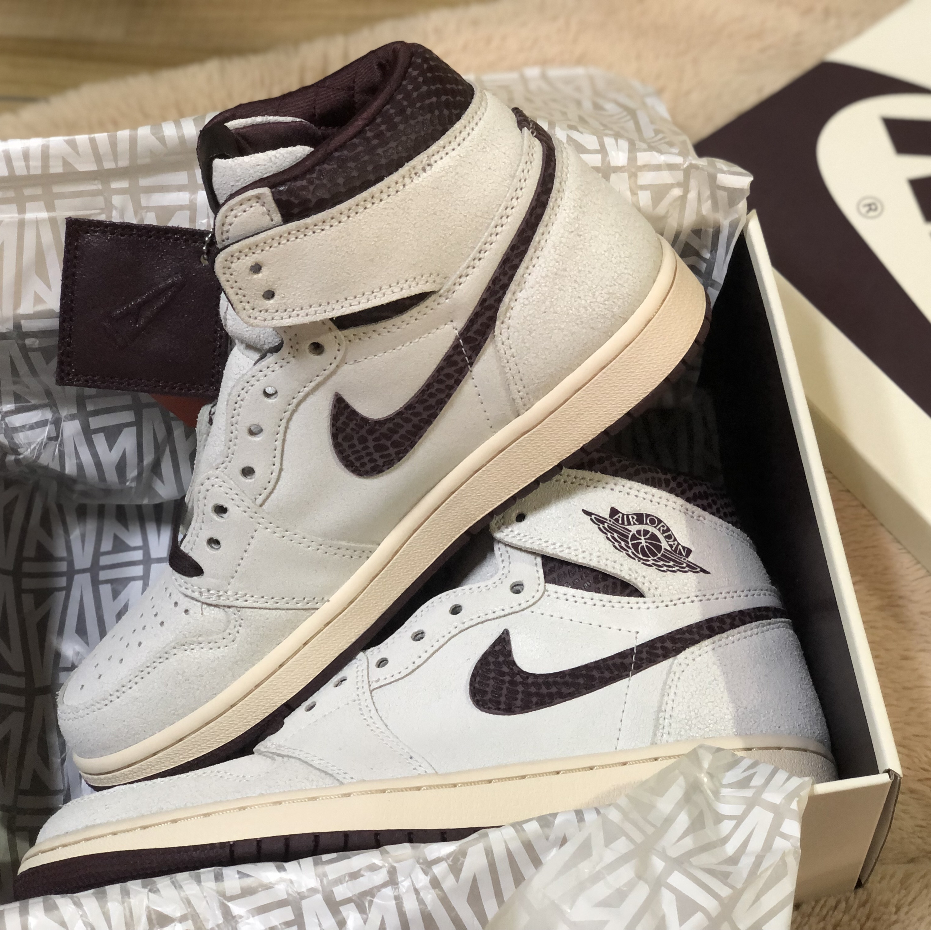 Jordan 1 x A Ma Maniere Retro High OG SP Sail and Burgundy 착용 스타일 - 2