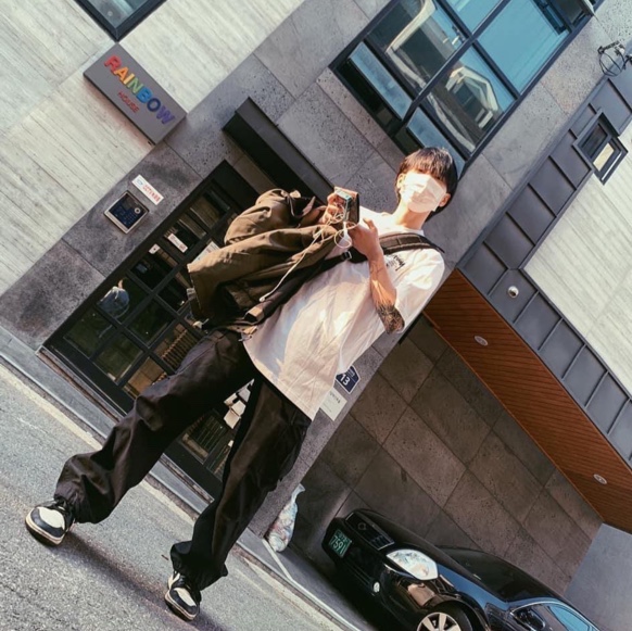 Jordan 1 Retro High OG Black White 2014, Stussy Stock DSM New York T-Shirt White 착용 스타일