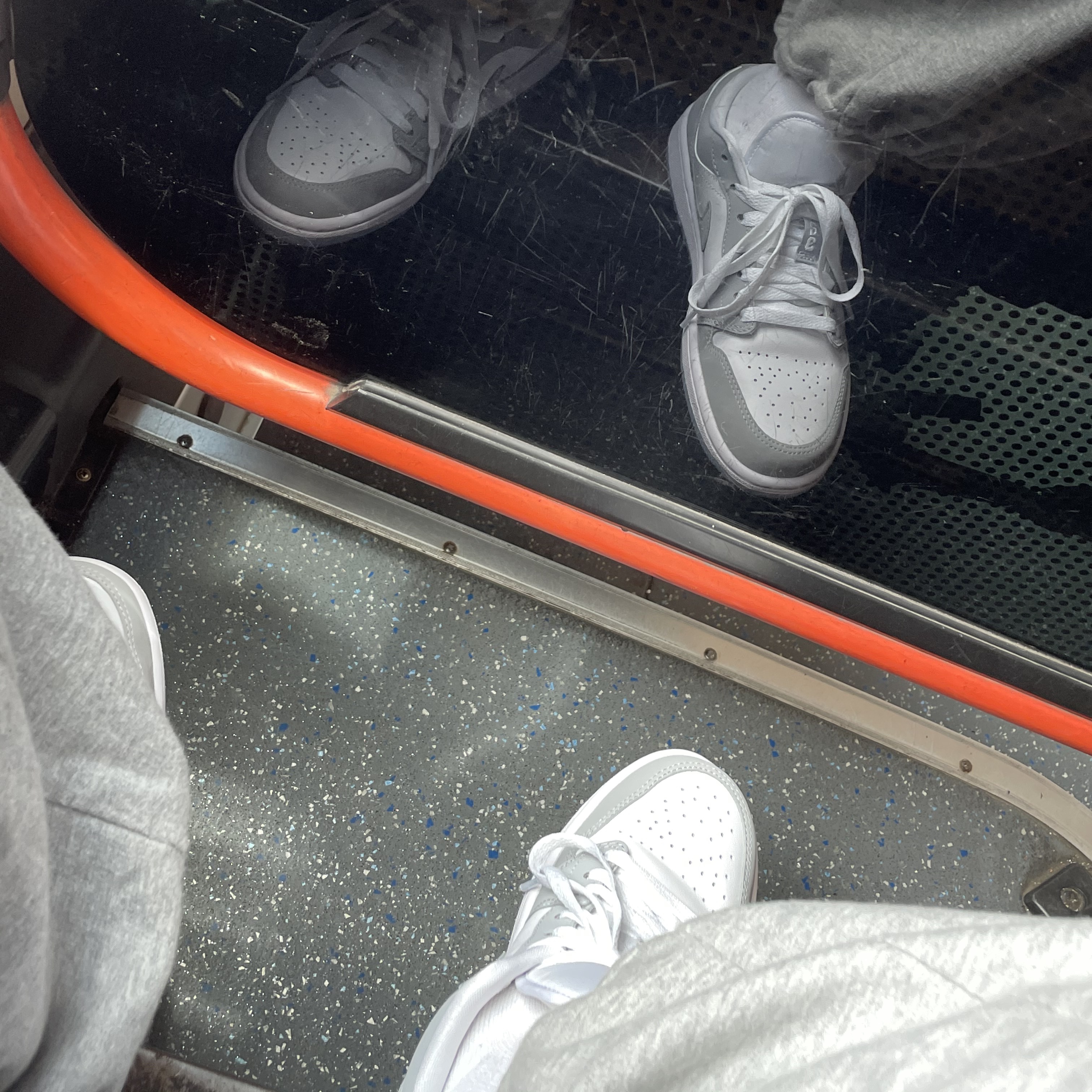 (W) Jordan 1 Low White Wolf Grey 착용 스타일 - 1