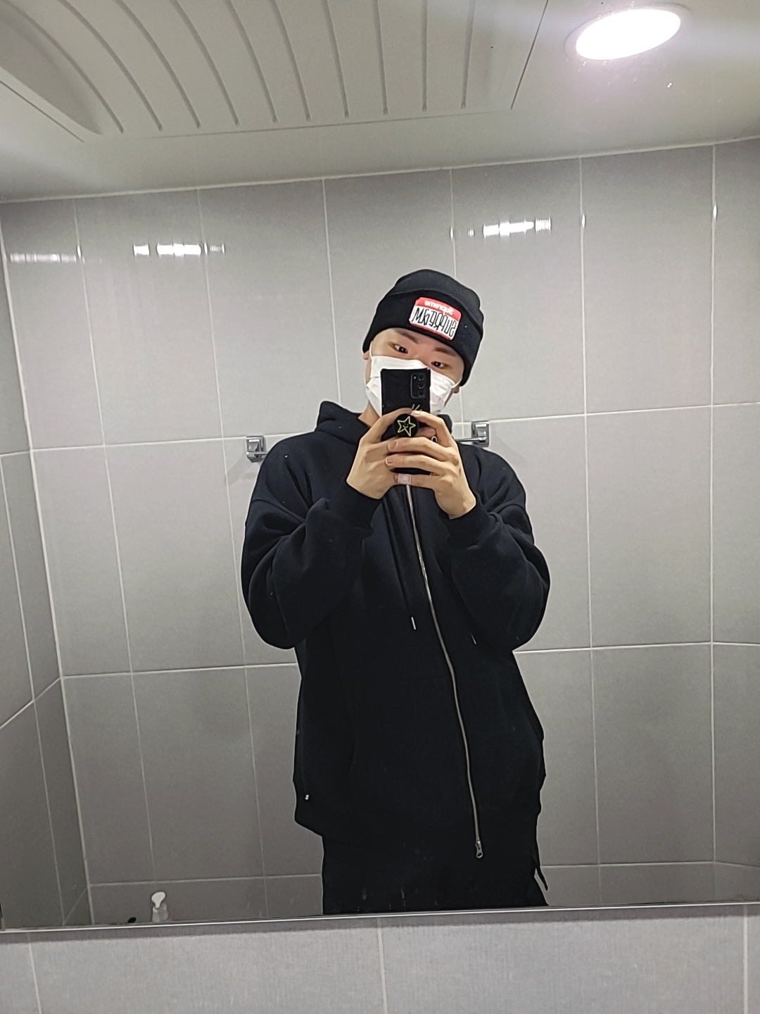 Supreme Gonz Nametag Beanie Black - 21FW 착용 스타일 - 2