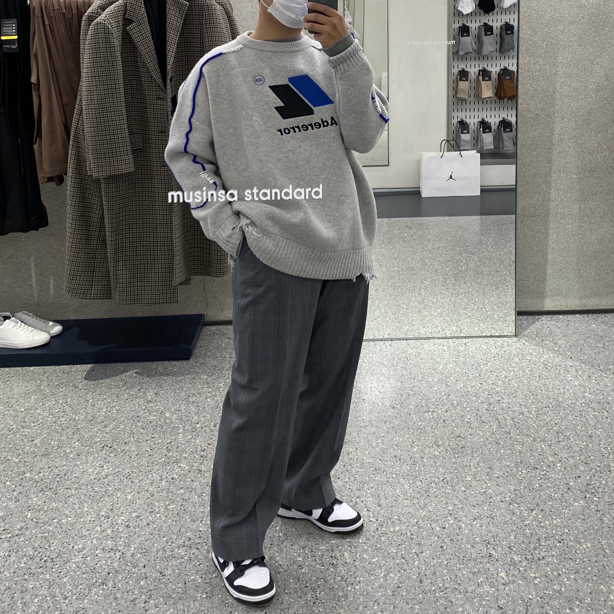 Zara x Ader Error Oversize Sweater Grey, Nike Dunk Low Retro Black 착용 스타일 - 1