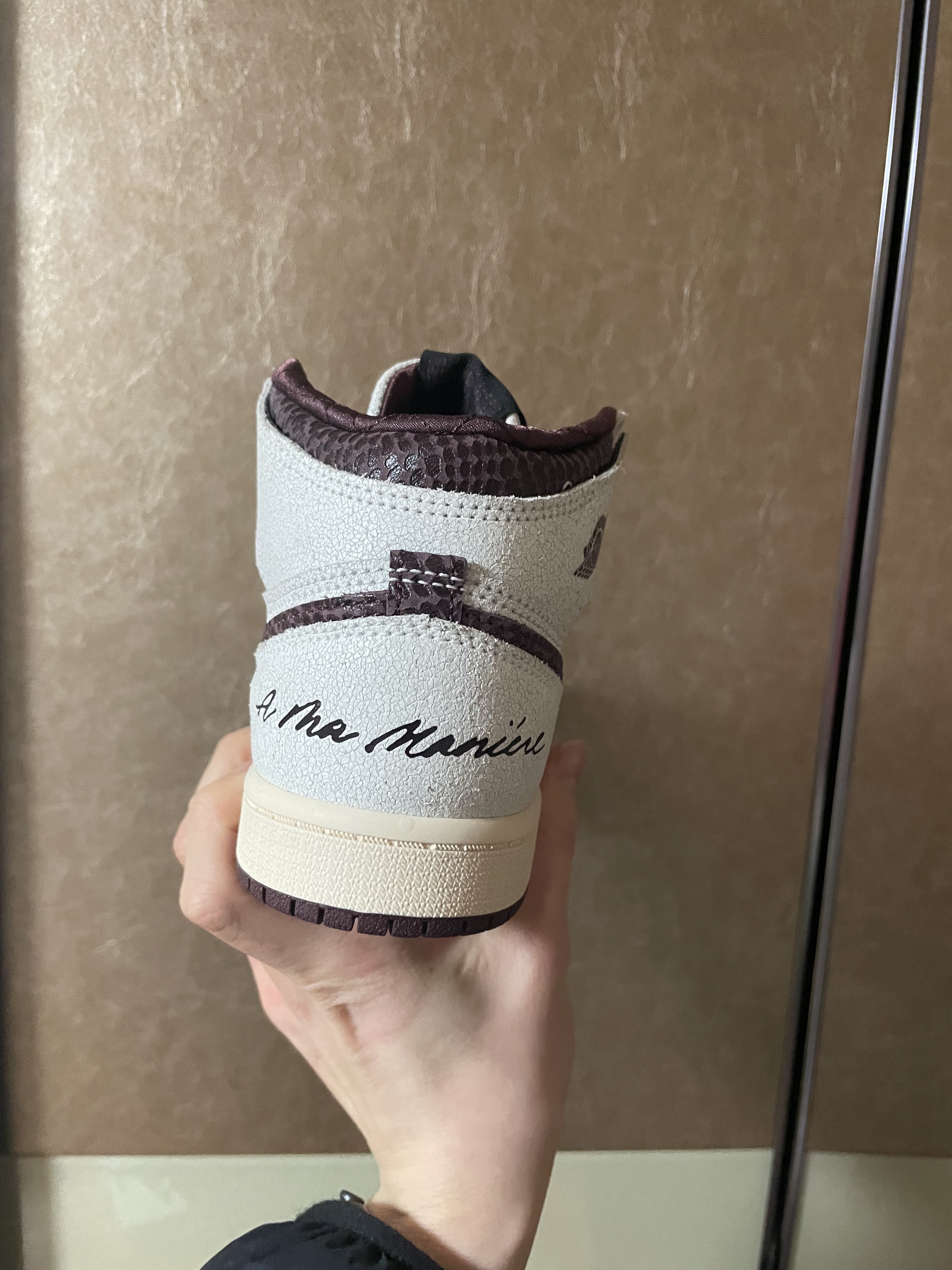 (PS) Jordan 1 x A Ma Maniere Retro High OG SP Burgundy and Sail 착용 스타일 - 2