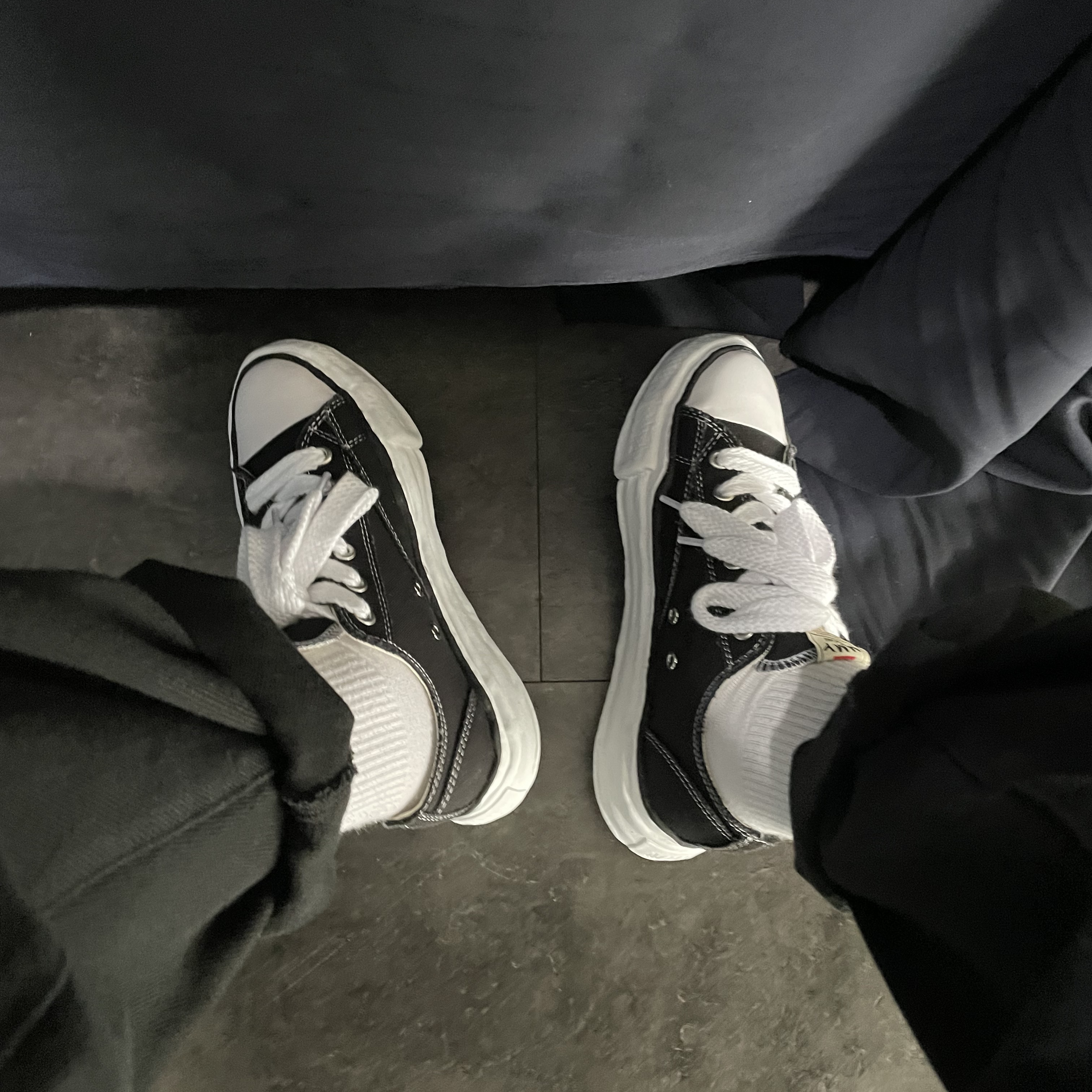 Maison Mihara Yasuhiro Peterson OG Sole Canvas Low Sneakers Black 착용 스타일 - 1