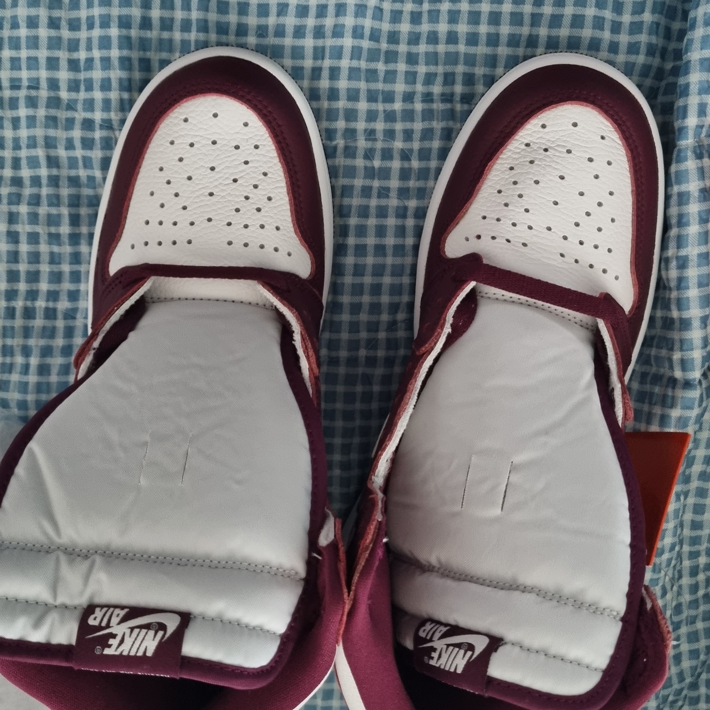 Jordan 1 Retro High OG Bordeaux 착용 스타일 - 3