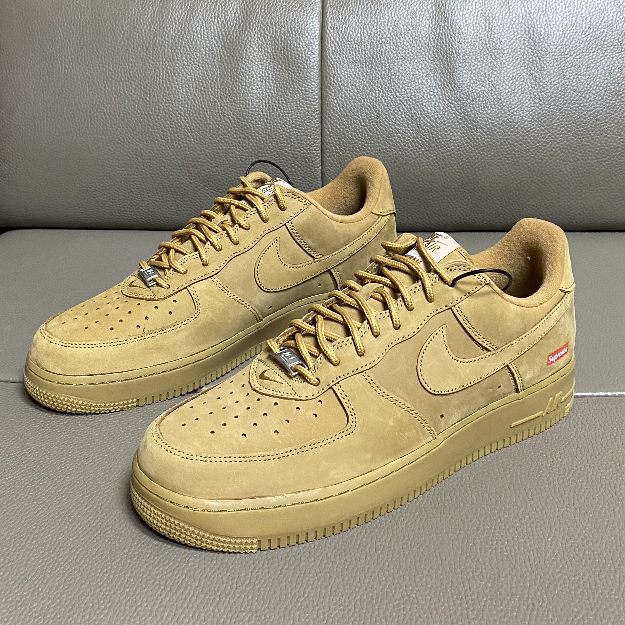 Nike x Supreme Air Force 1 Low Flax 착용 스타일