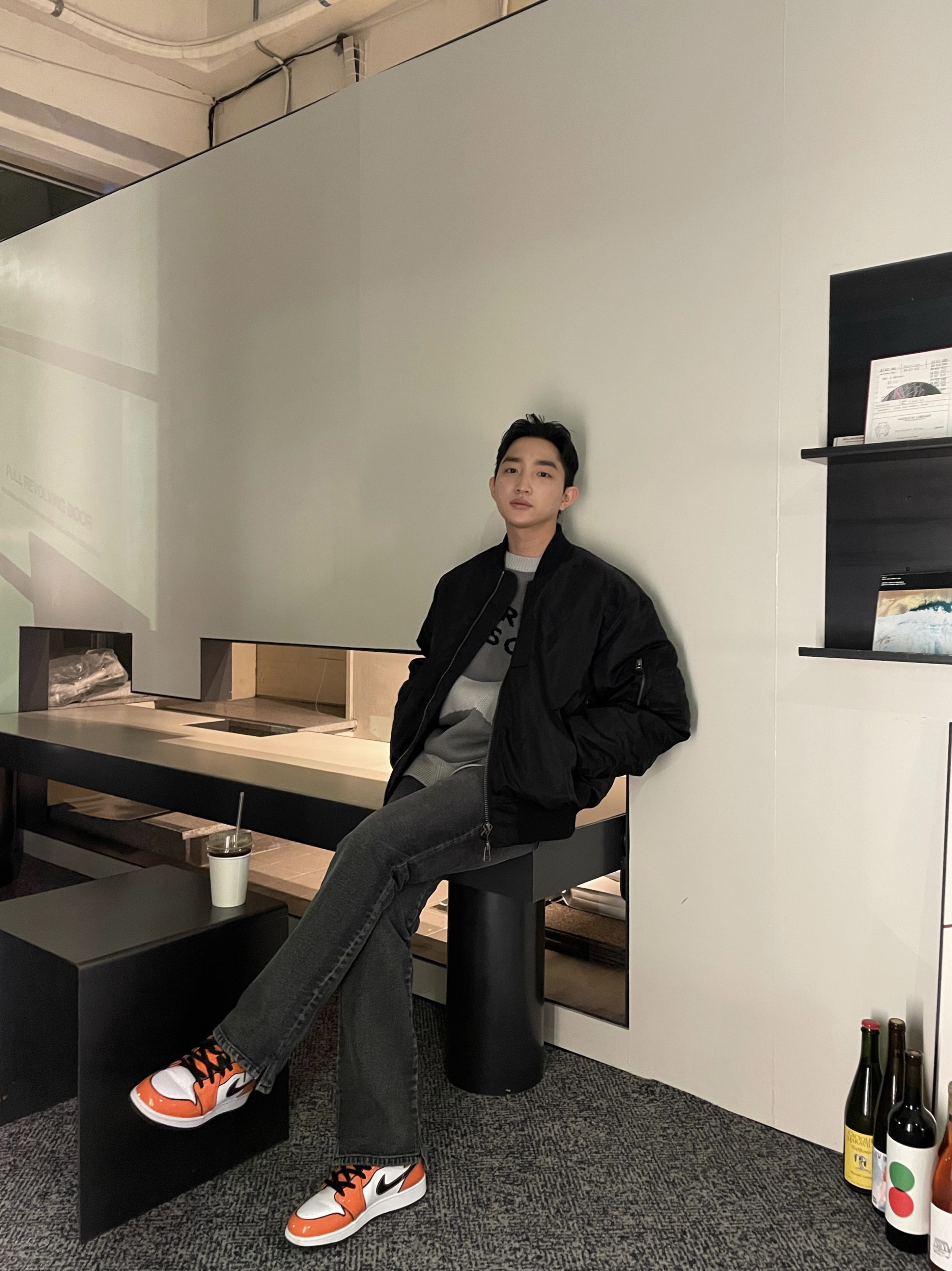 Jordan 1 Mid SE Turf Orange 착용 스타일 - 1