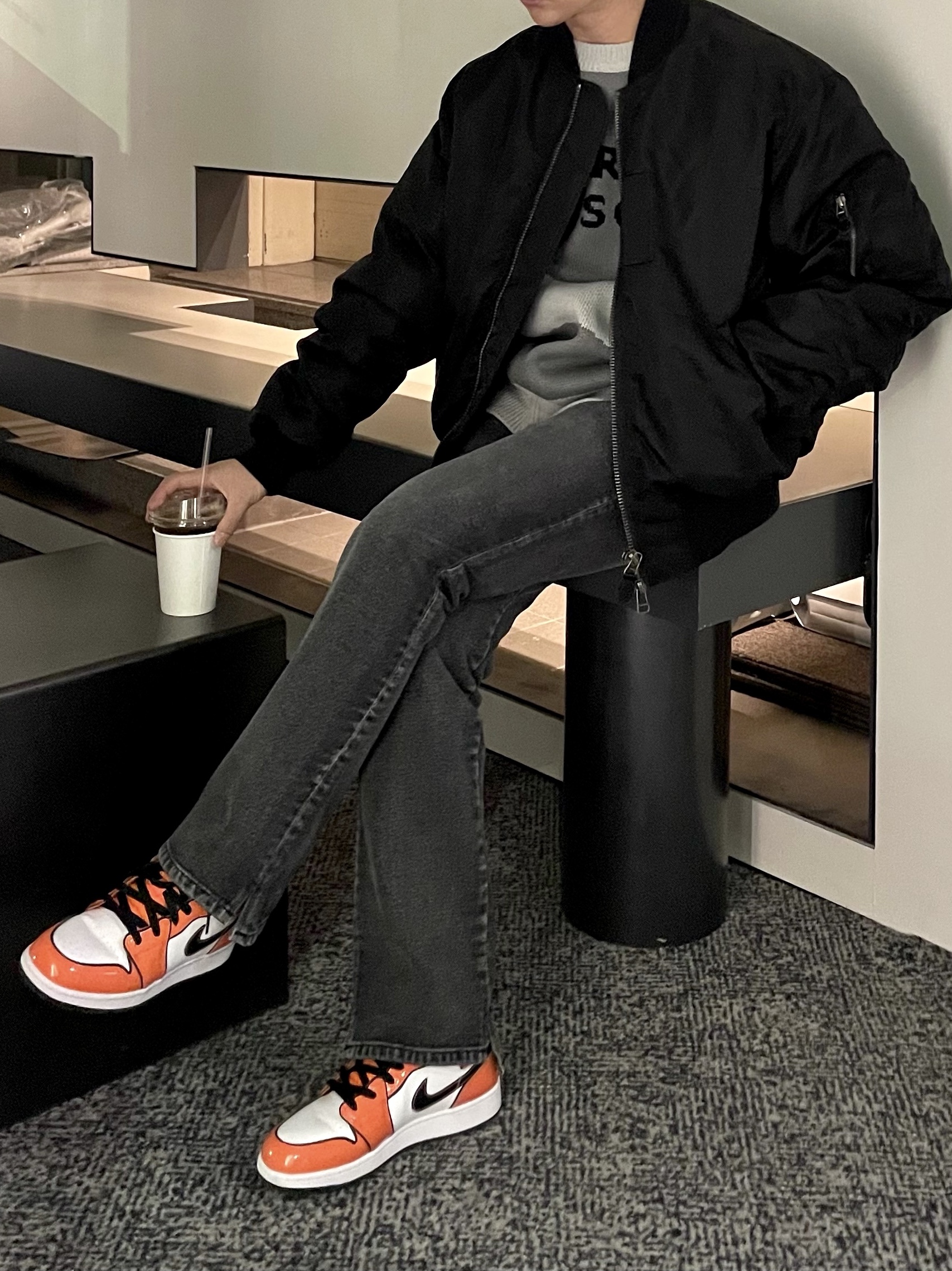 Jordan 1 Mid SE Turf Orange 착용 스타일 - 4