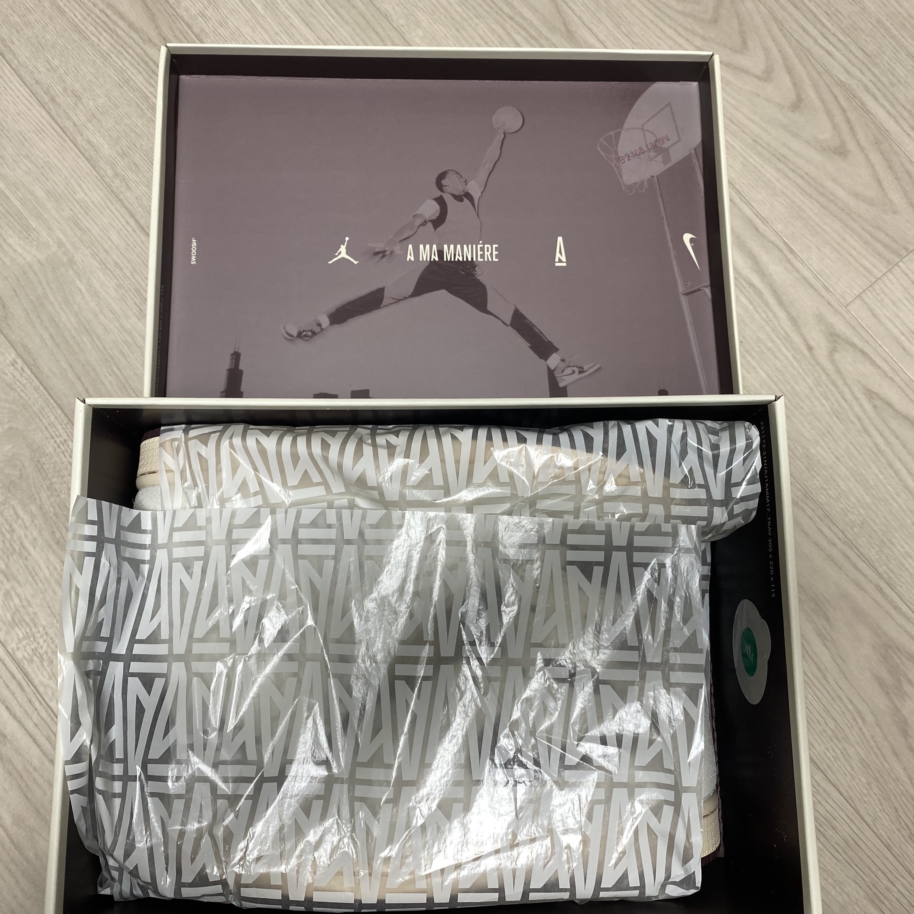 Jordan 1 x A Ma Maniere Retro High OG SP Sail and Burgundy 착용 스타일 - 2