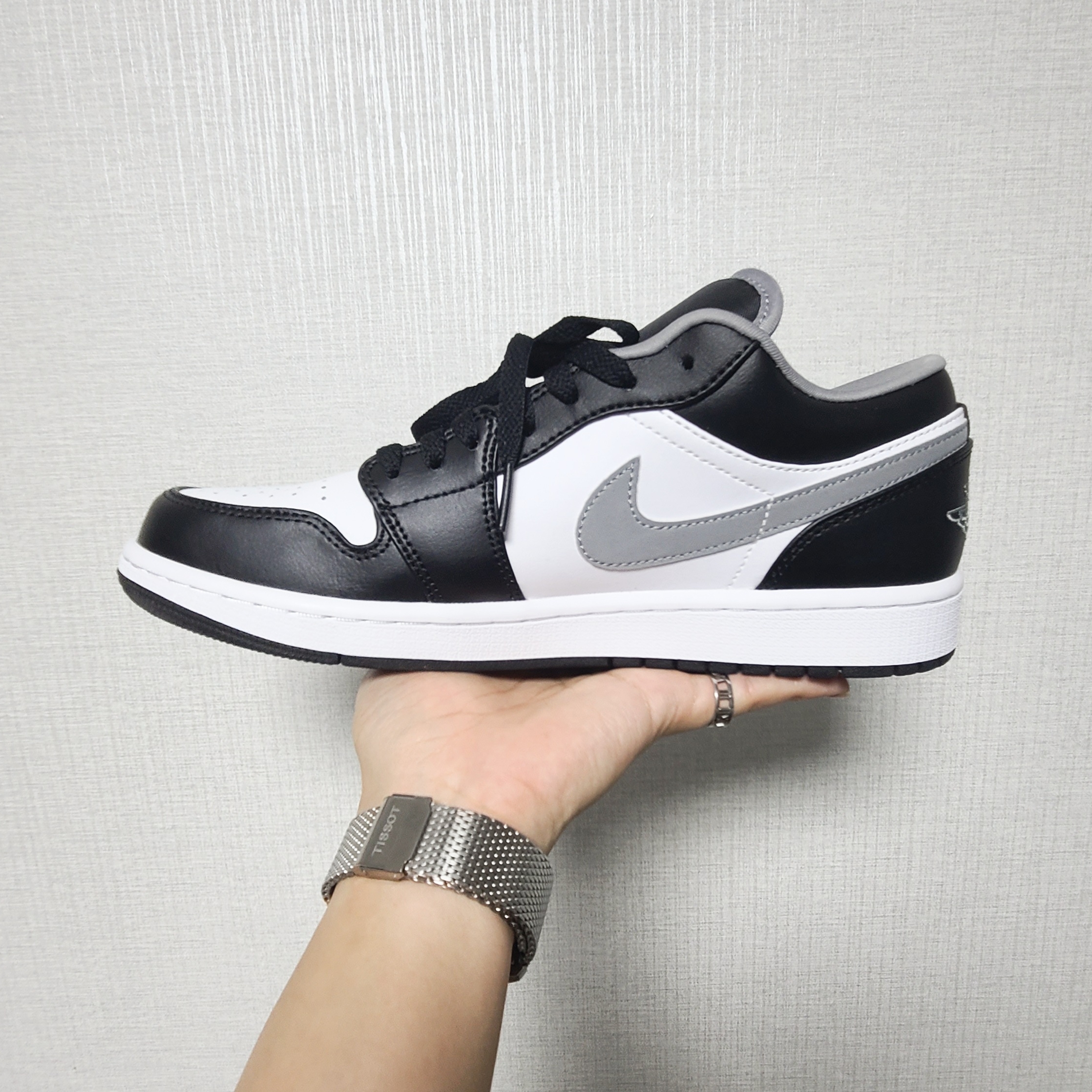Jordan 1 Low Black Particle Grey 착용 스타일