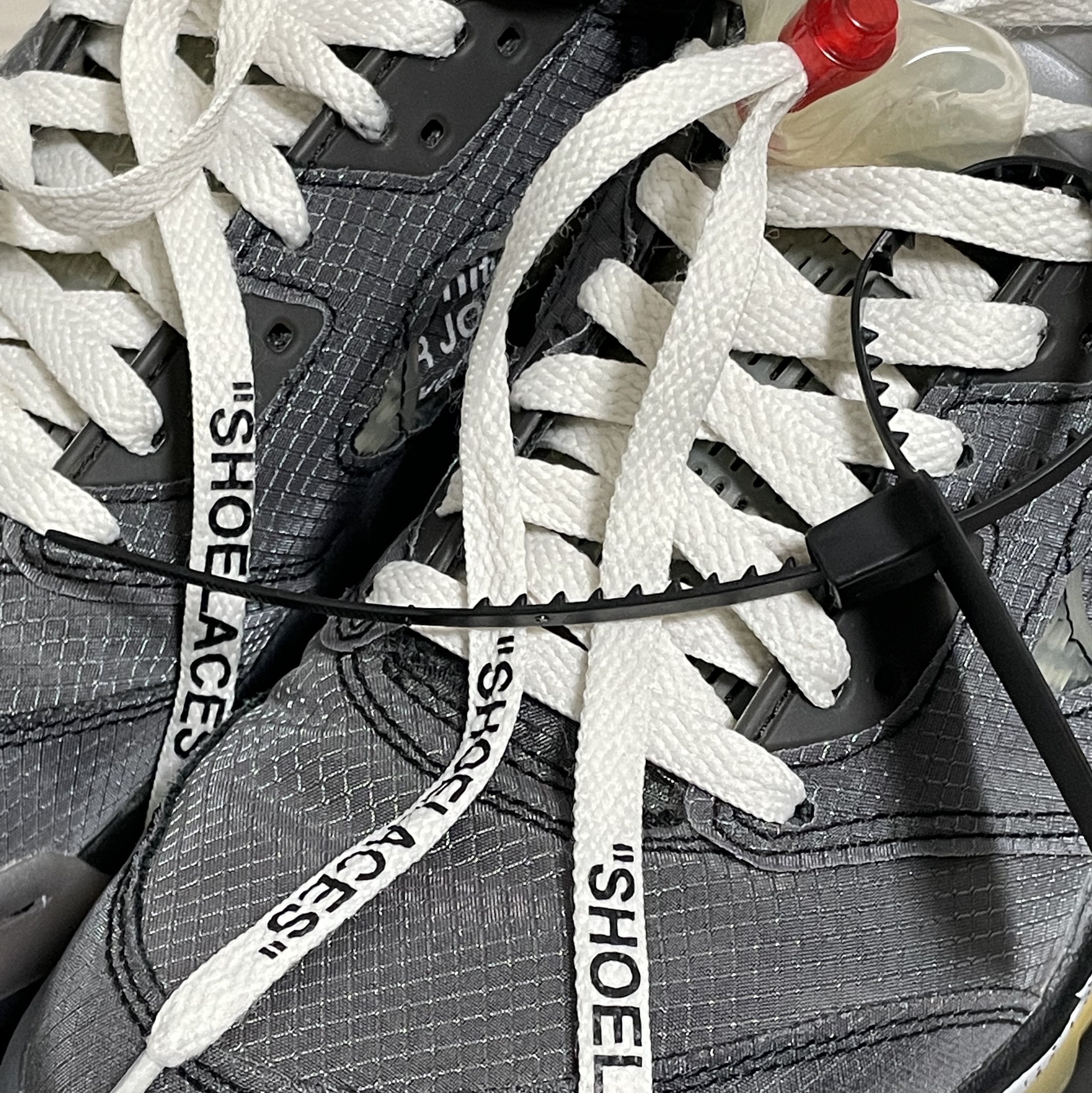 Jordan 5 x Off-White Retro SP Black Muslin 착용 스타일 - 2