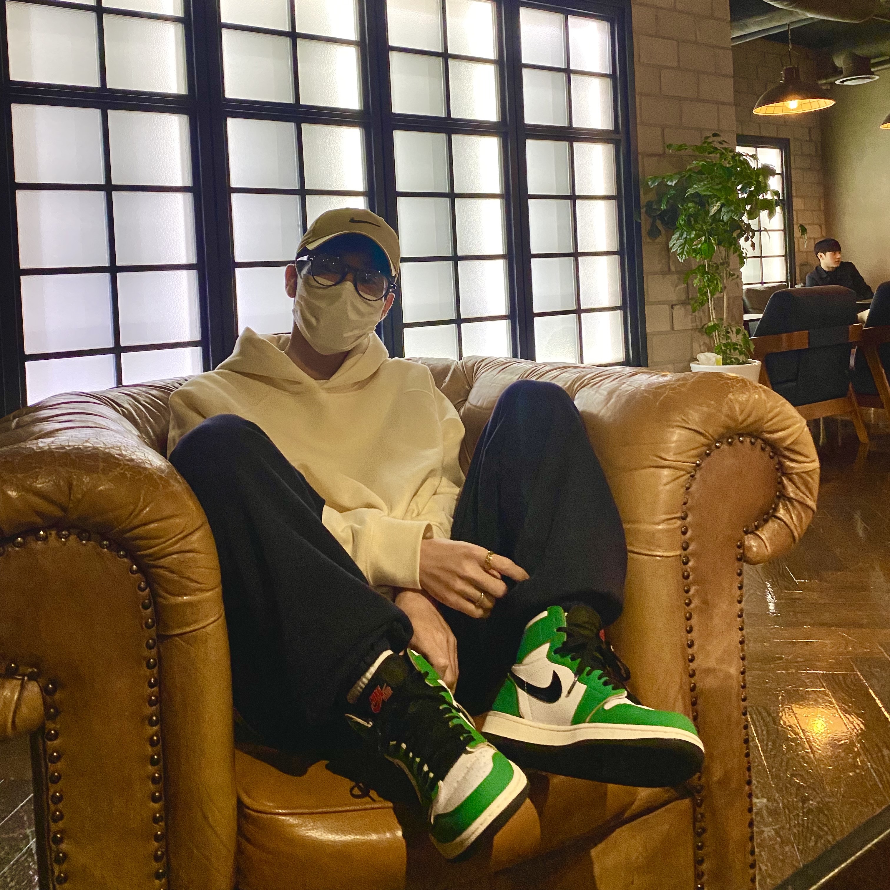 (W) Jordan 1 Retro High OG Lucky Green, Essentials Pull-Over Hoodie Cream - 21SS 착용 스타일