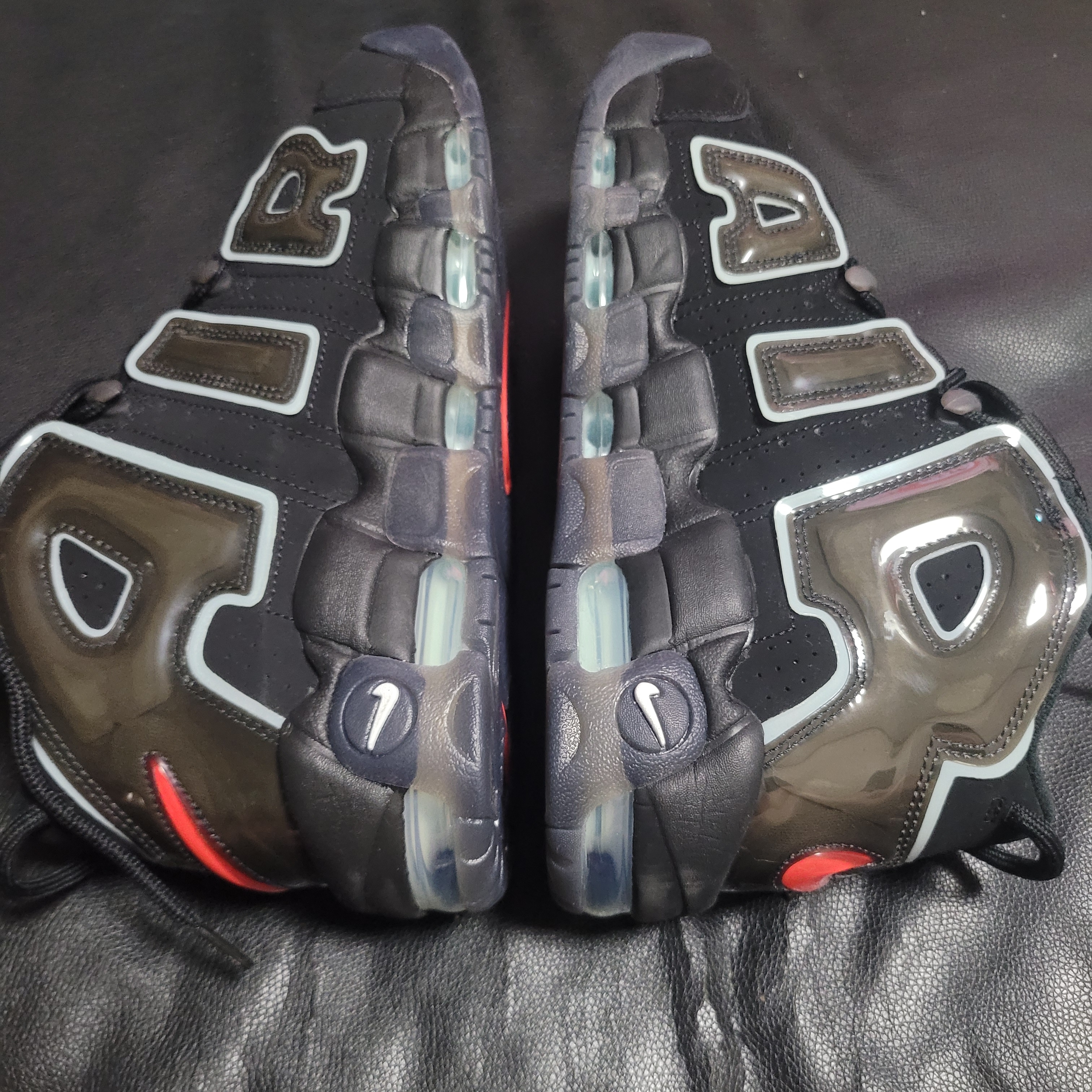 Nike Air More Uptempo 96 Maximum Volume 착용 스타일 - 2