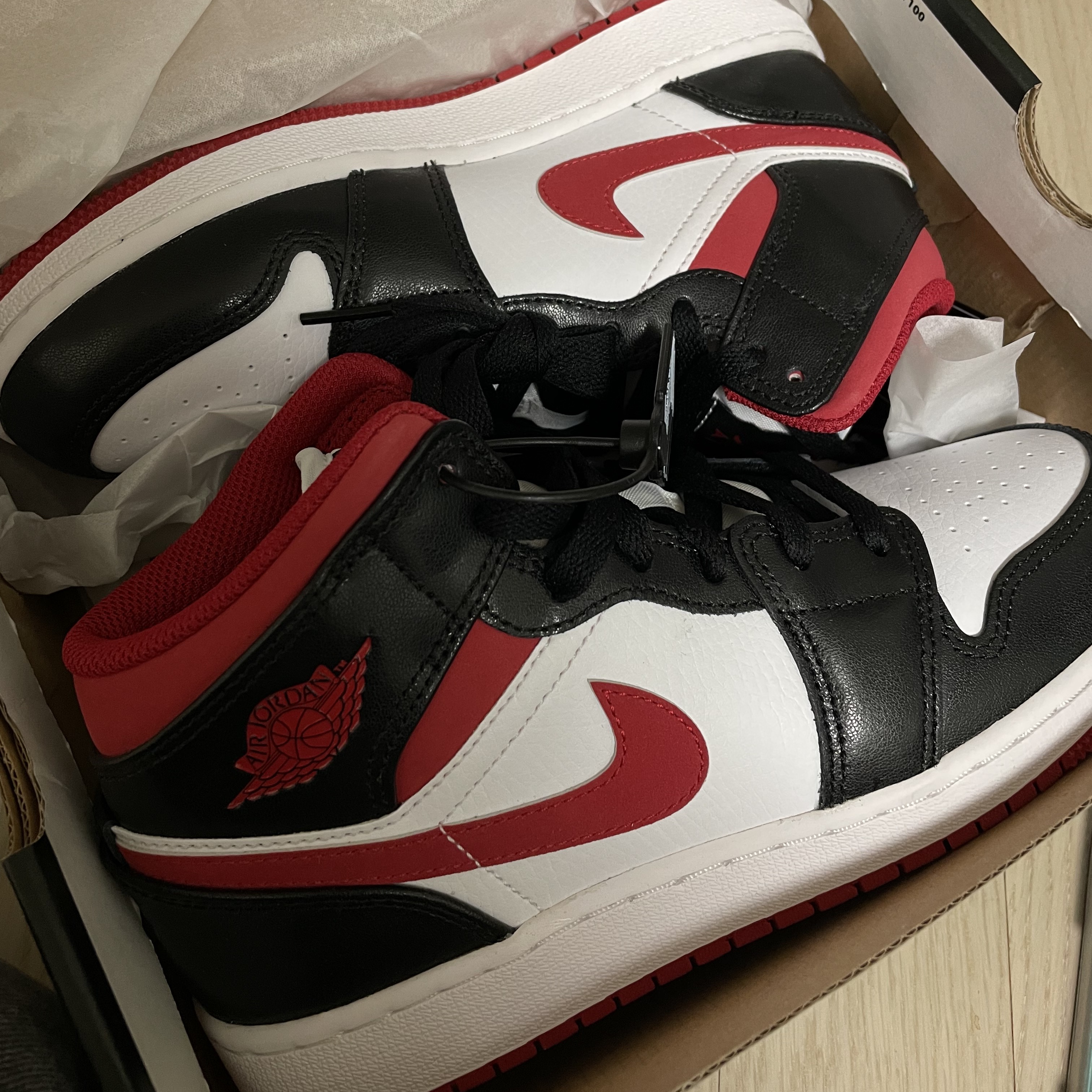 (GS) Jordan 1 Mid Gym Red Black White 착용 스타일