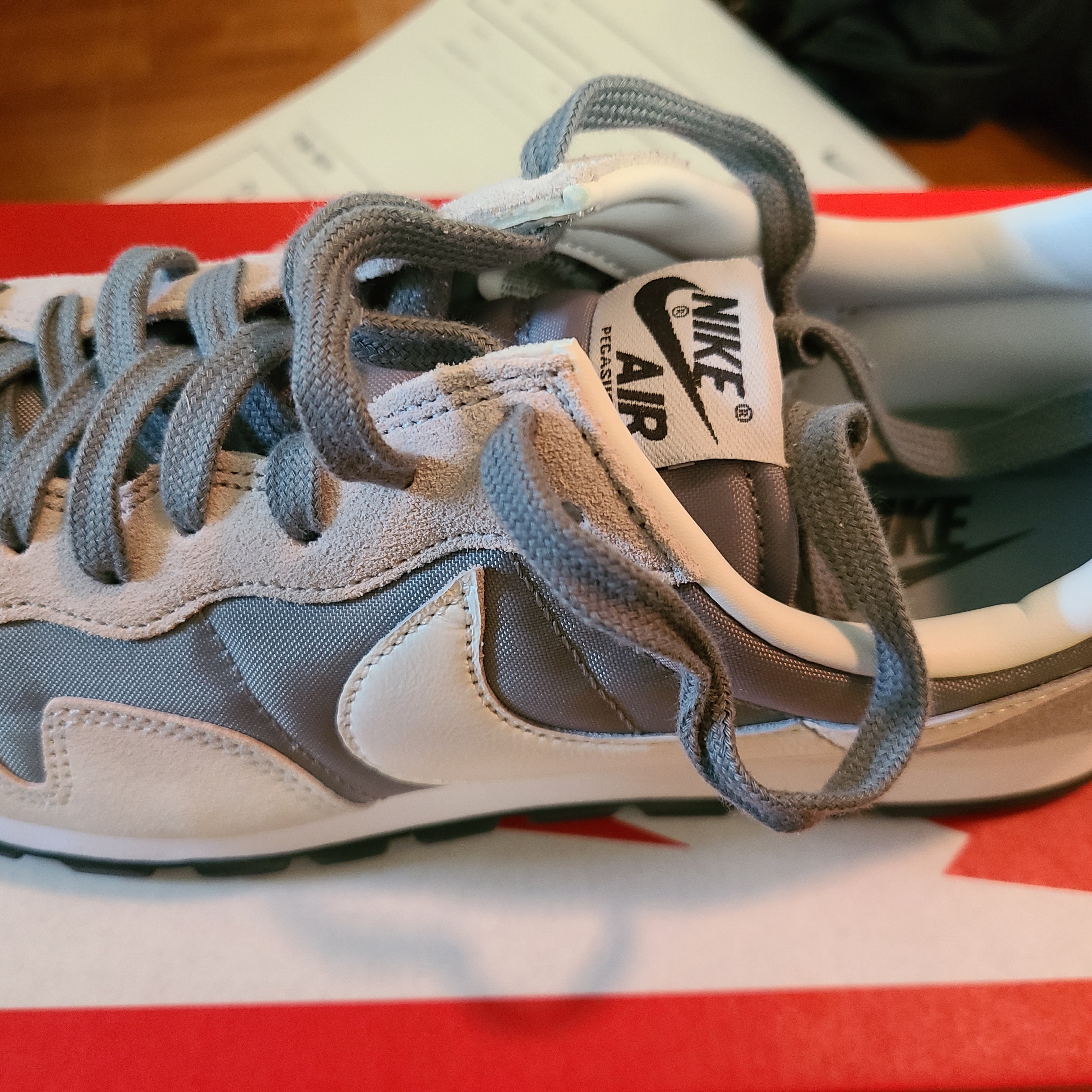 Nike Air Pegasus 83 PRM Grey Fog 착용 스타일 - 2