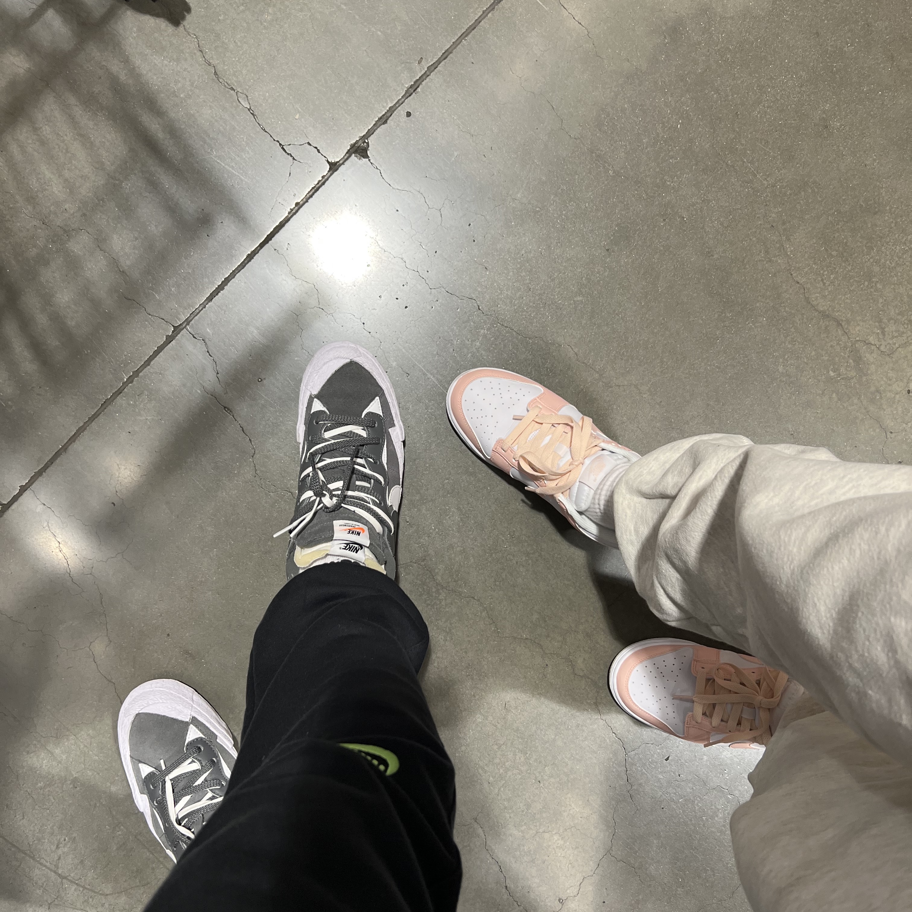 (W) Nike Dunk Low Next Nature Pale Coral, Nike x Sacai Blazer Low Iron Grey 착용 스타일 - 1