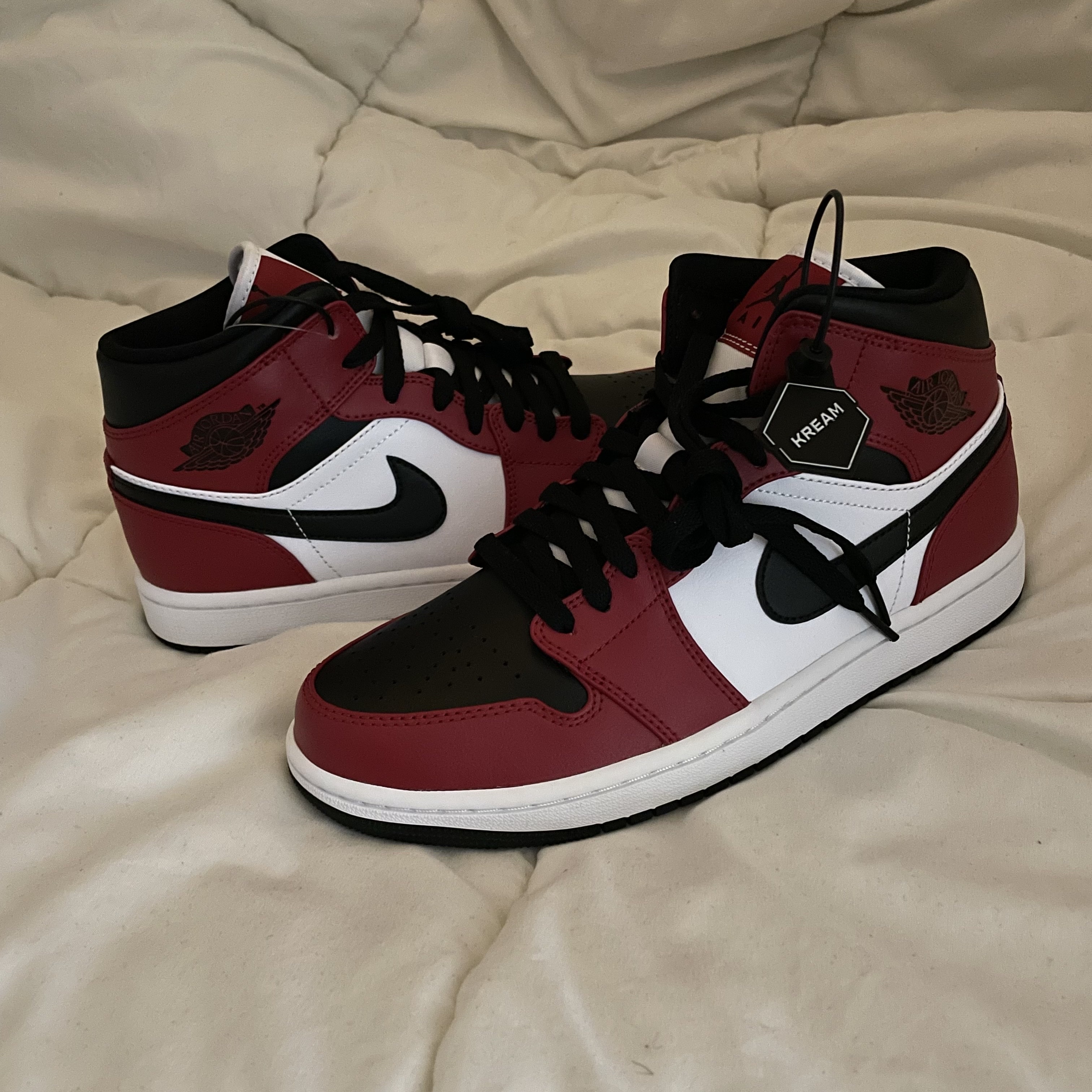 Jordan 1 Mid Chicago Black Toe 착용 스타일