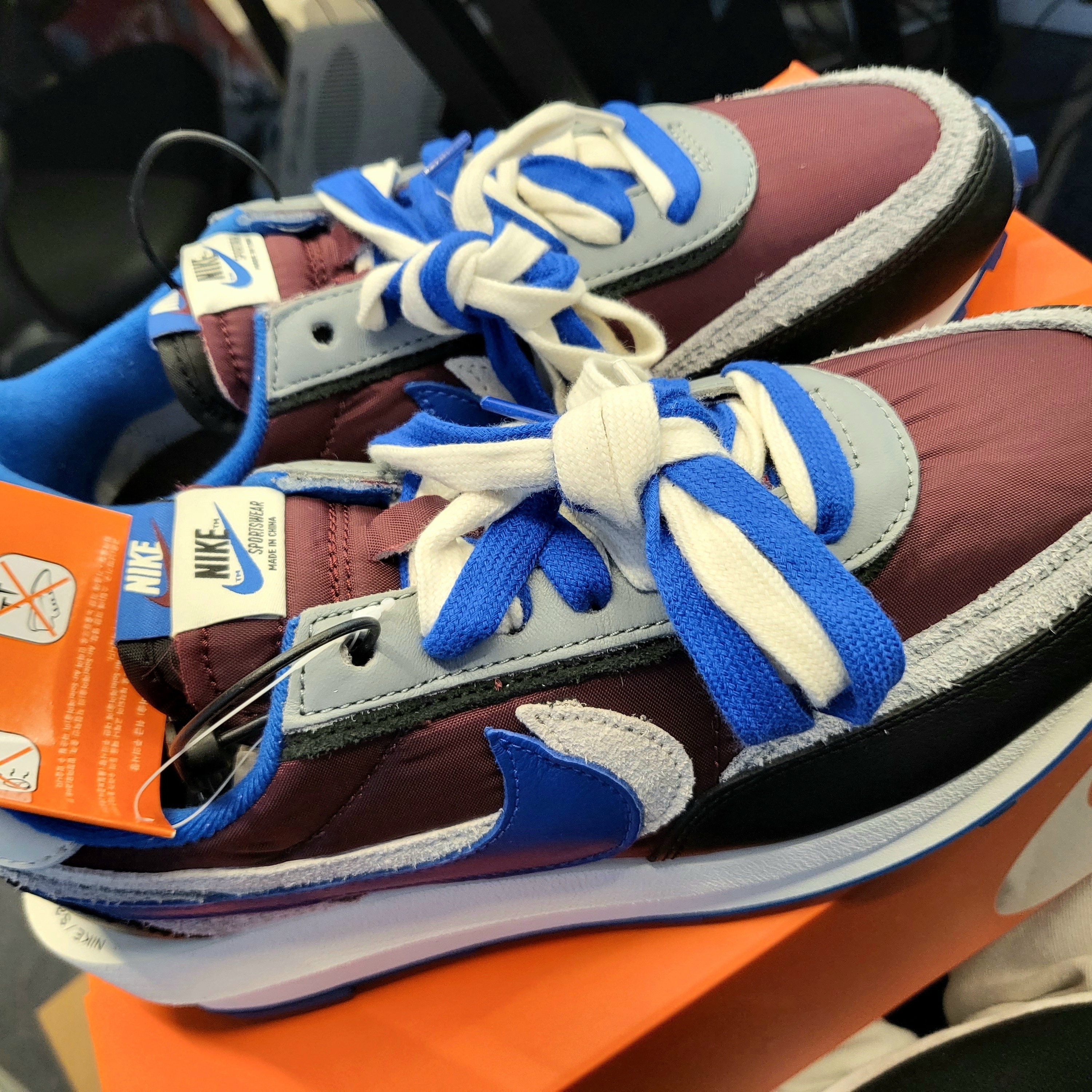 Nike x Sacai x Undercover LDWaffle Night Maroon Team Royal 착용 스타일