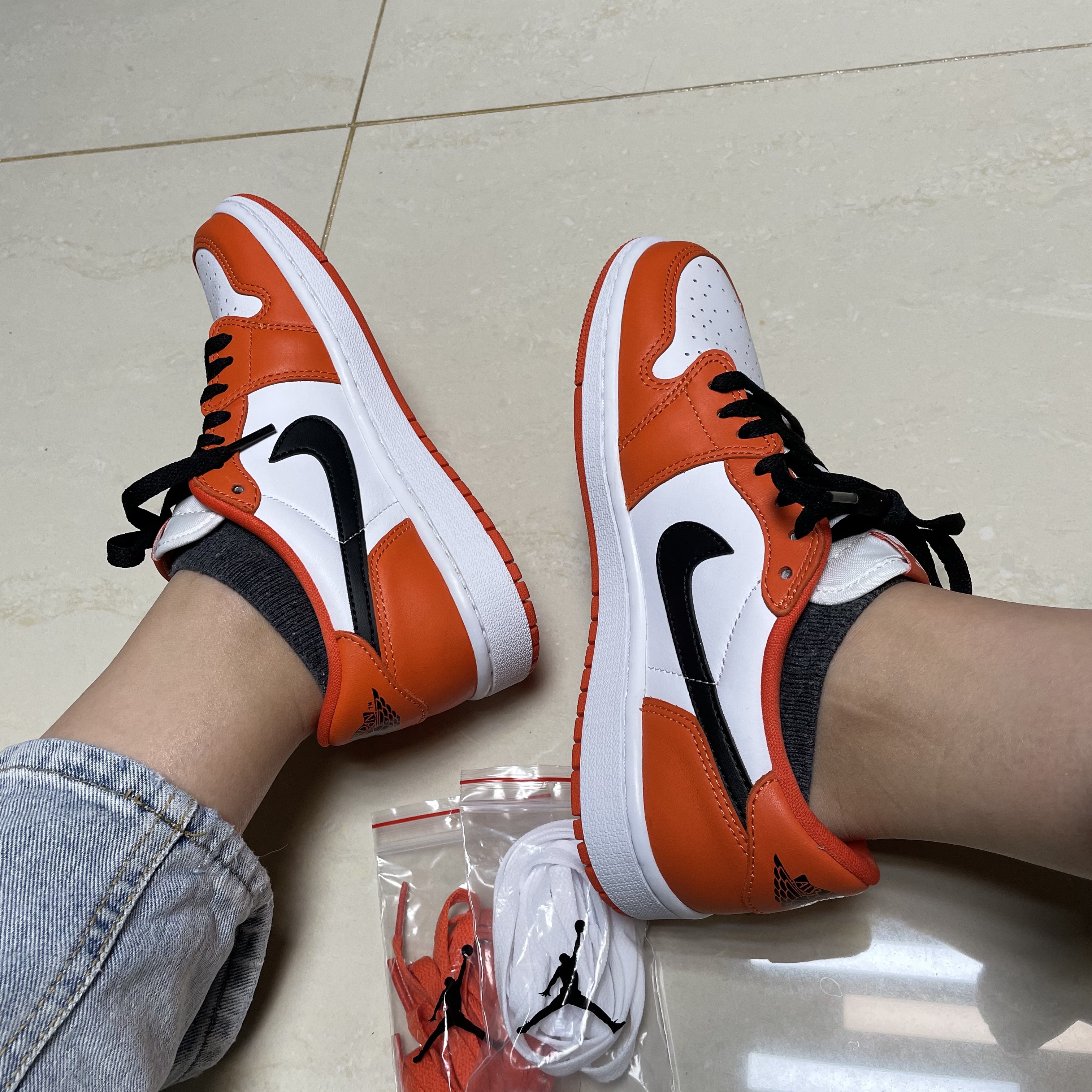 (W) Jordan 1 Low OG Starfish 착용 스타일 - 2