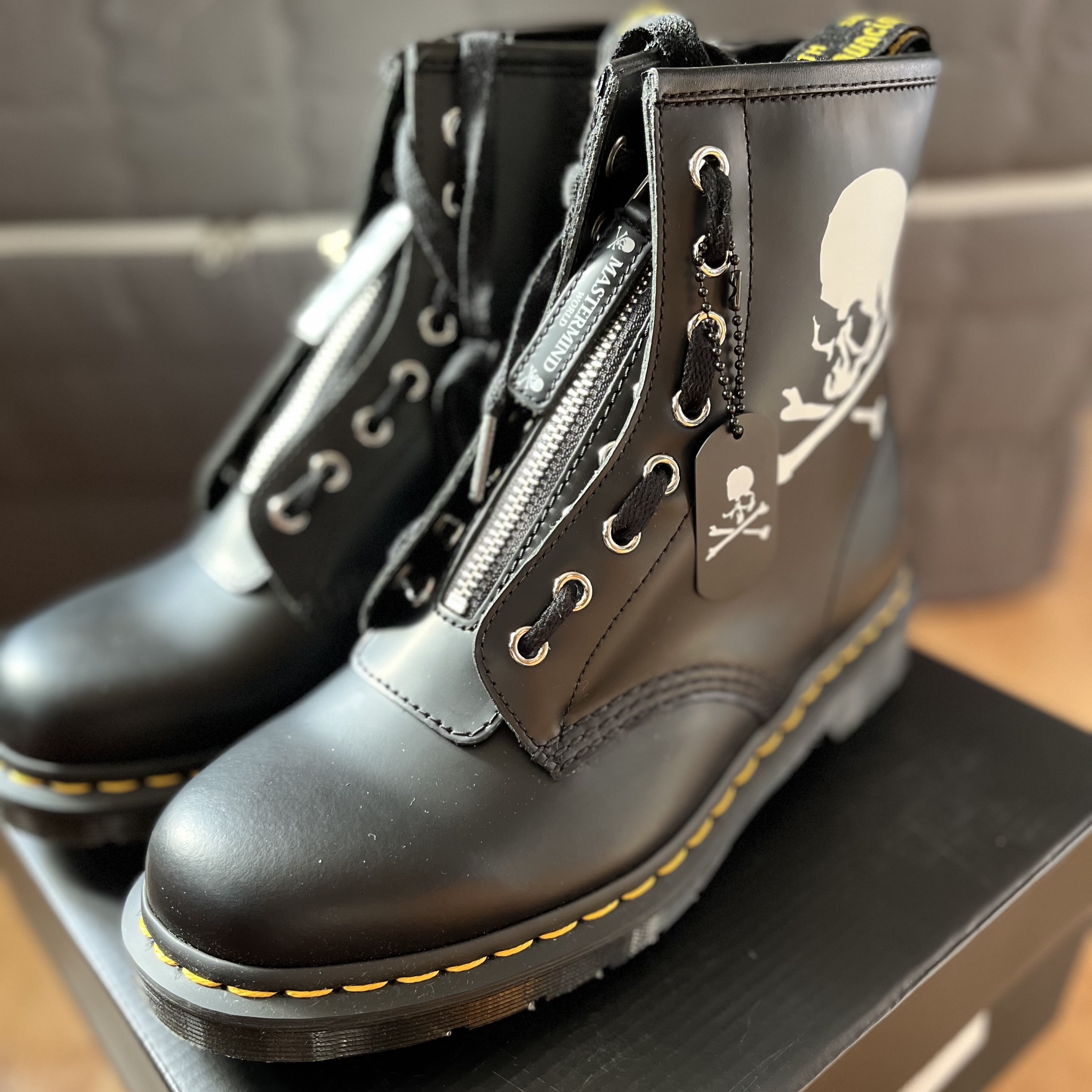 Dr. Martens x Mastermind 1460 Remastered 착용 스타일