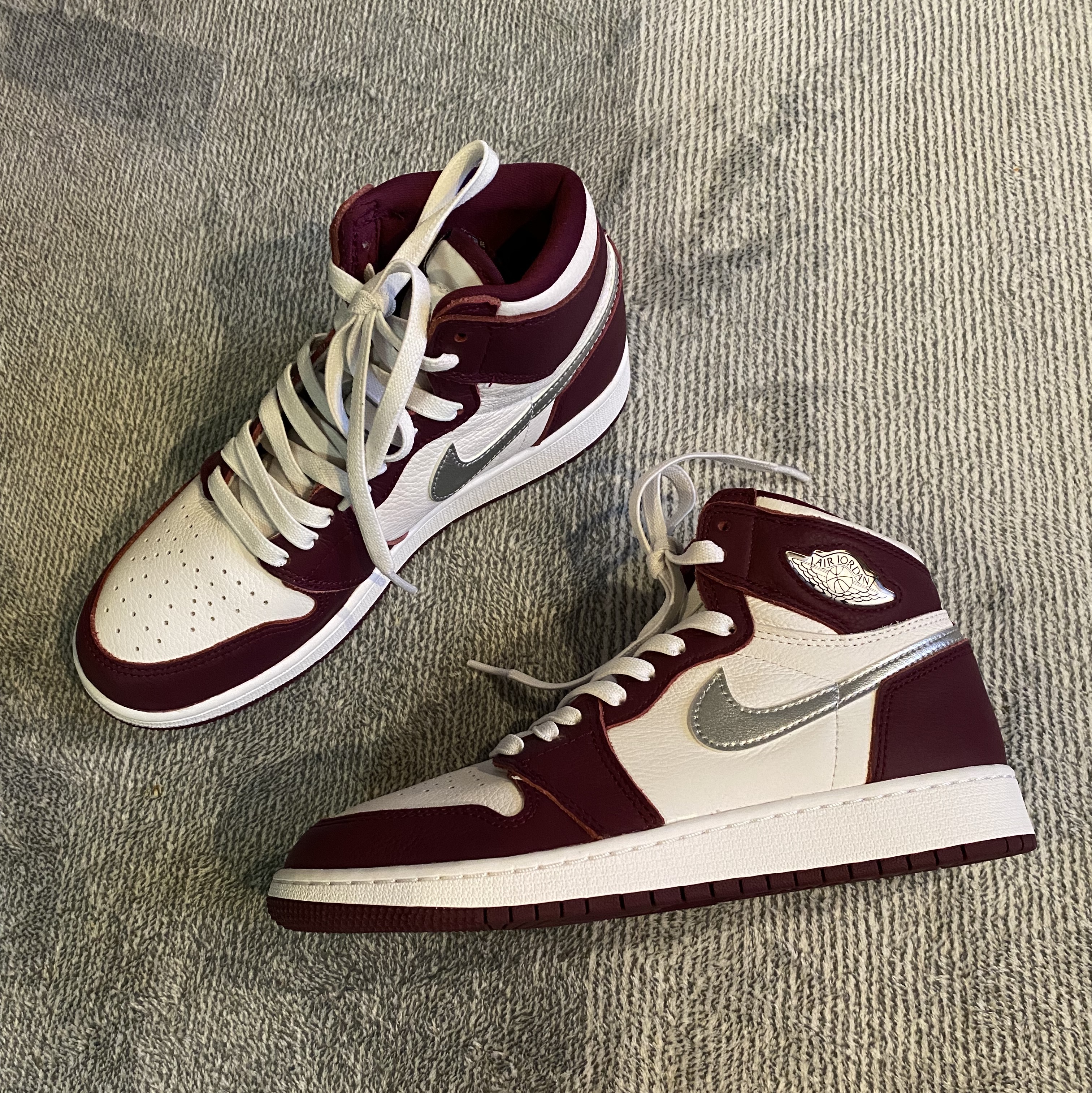 (GS) Jordan 1 Retro High OG Bordeaux, Jordan 1 Retro High OG Bordeaux 착용 스타일