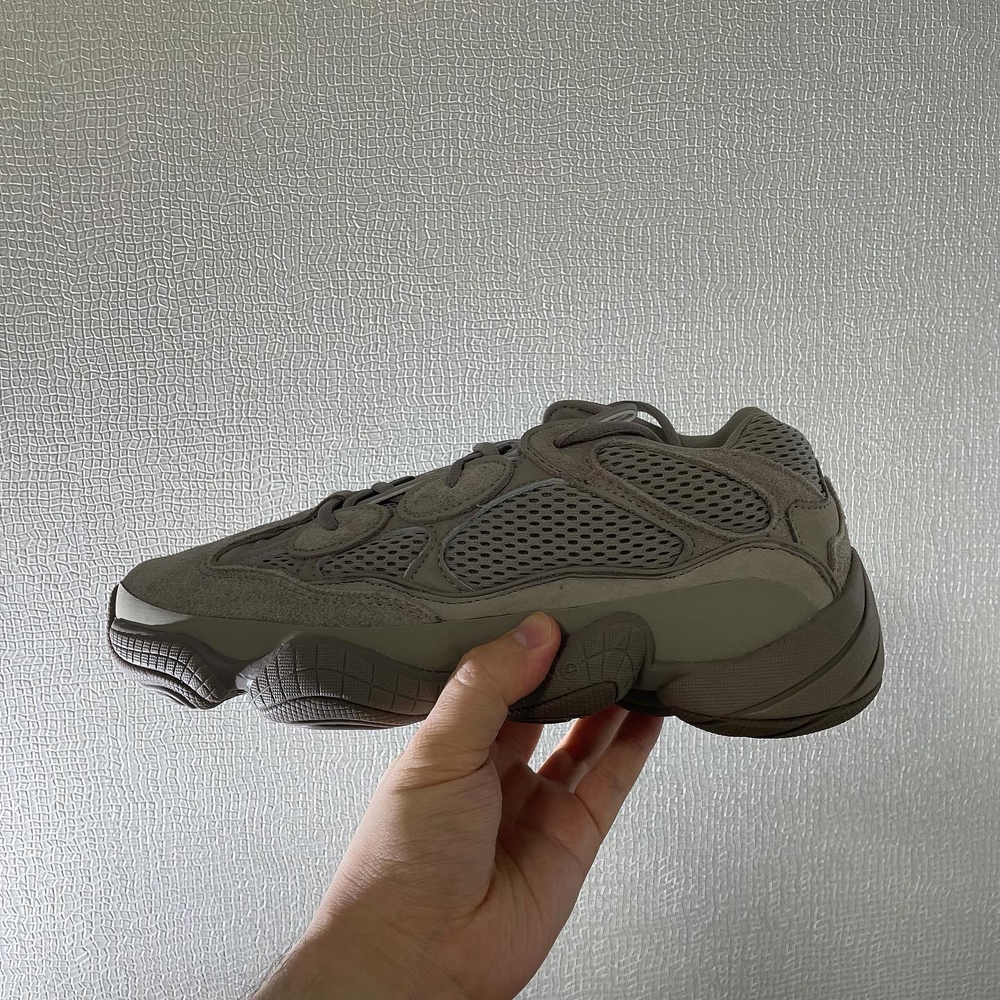 Adidas Yeezy 500 Ash Grey, New Balance 993 Made in USA Grey - 2E Wide 착용 스타일 - 2