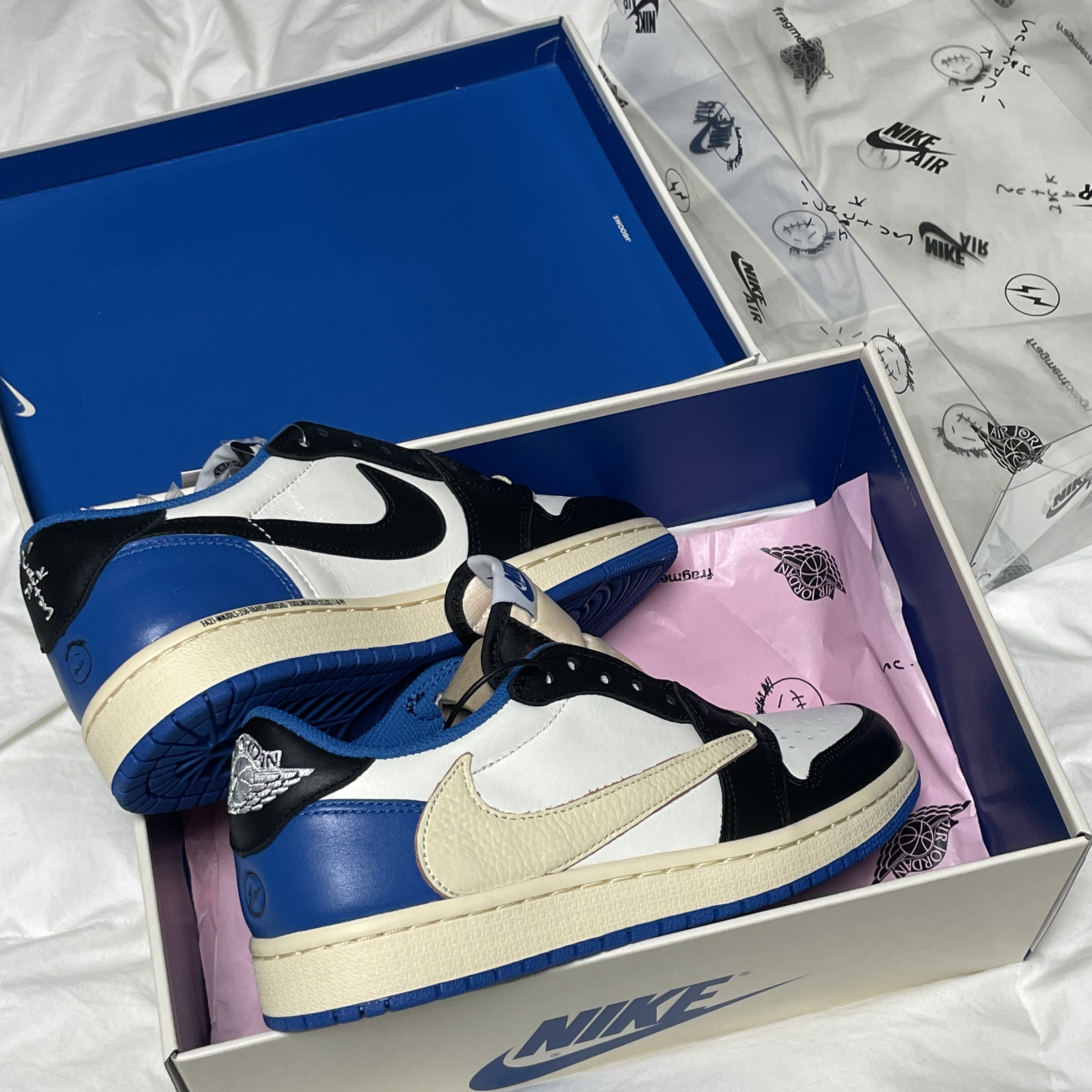 Jordan 1 x Travis Scott x Fragment Retro Low OG SP Military Blue 착용 스타일