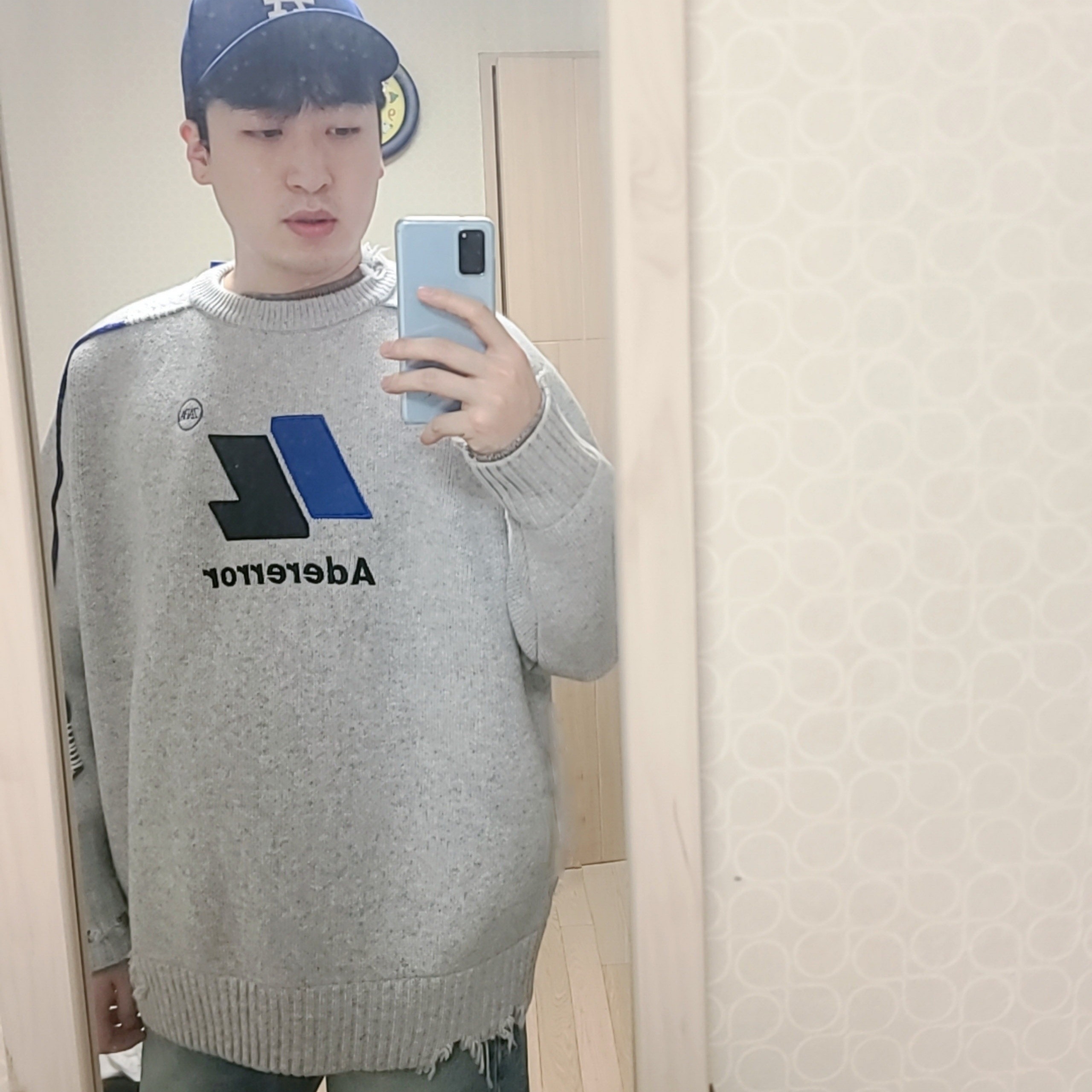 Zara x Ader Error Oversize Sweater Grey 착용 스타일