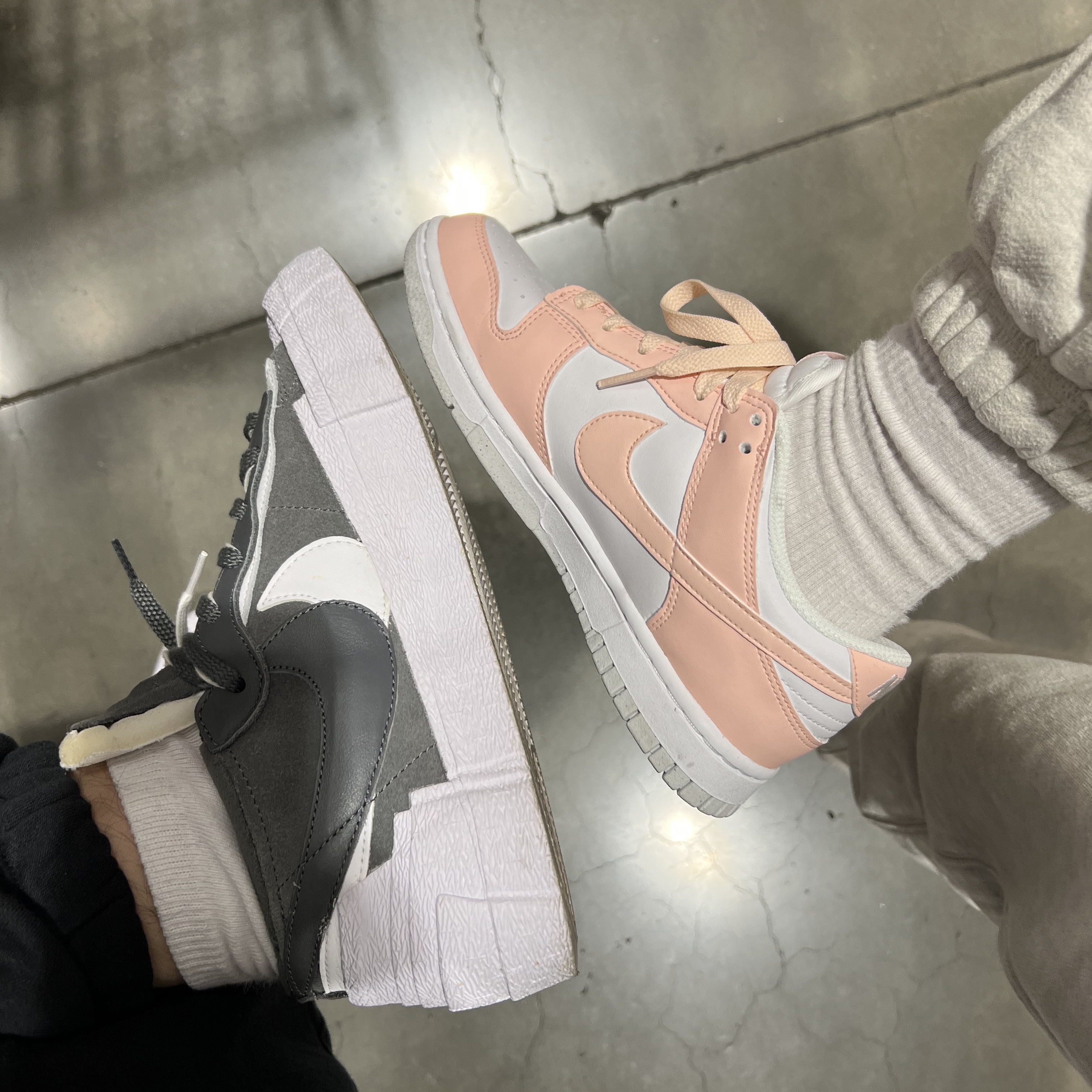 (W) Nike Dunk Low Next Nature Pale Coral, Nike x Sacai Blazer Low Iron Grey 착용 스타일 - 2