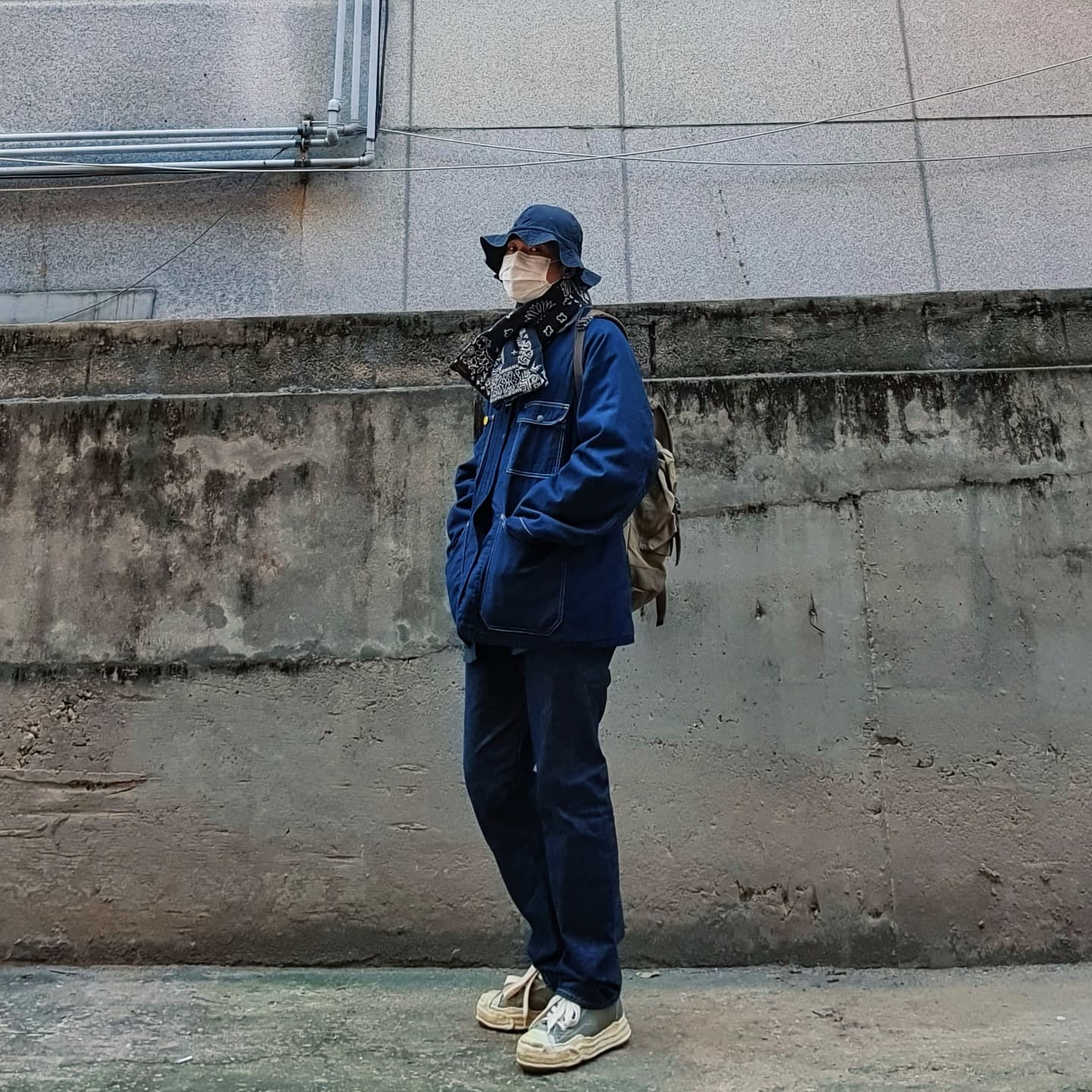 Maison Mihara Yasuhiro Hank OG Sole OD Canvas Low-top Sneakers Black 착용 스타일 - 1