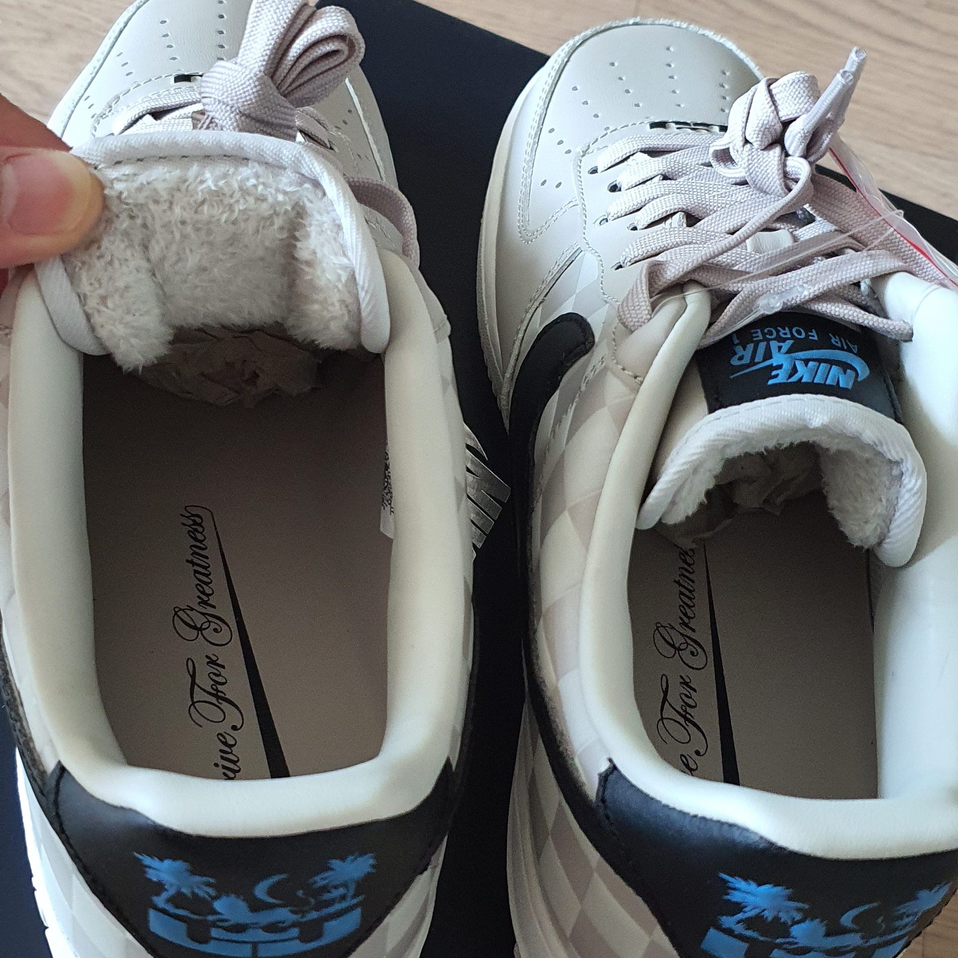 Nike Air Force 1 '07 QS LBJ 착용 스타일 - 4