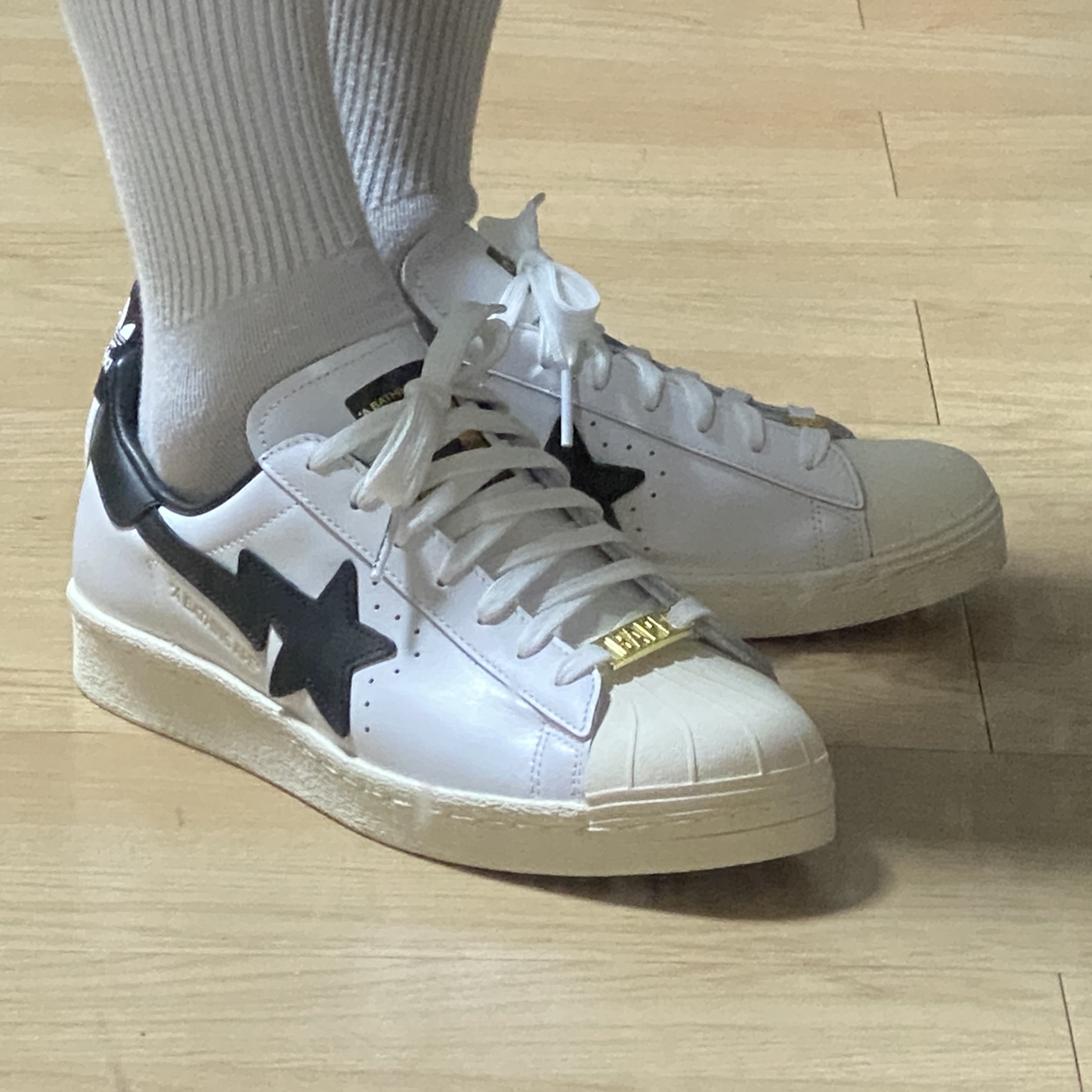 Adidas x BAPE Superstar 80s White Black 착용 스타일 - 1